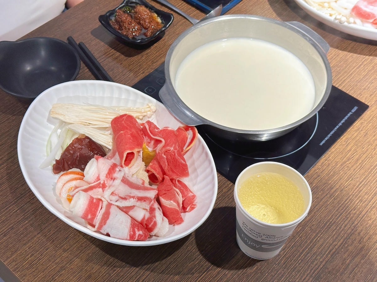 板橋吃到飽推薦《心心石頭火鍋》平日用餐只要369起,居然不收 板橋吃到飽推薦《心心石頭火鍋》平日用餐只要369起,居然不收