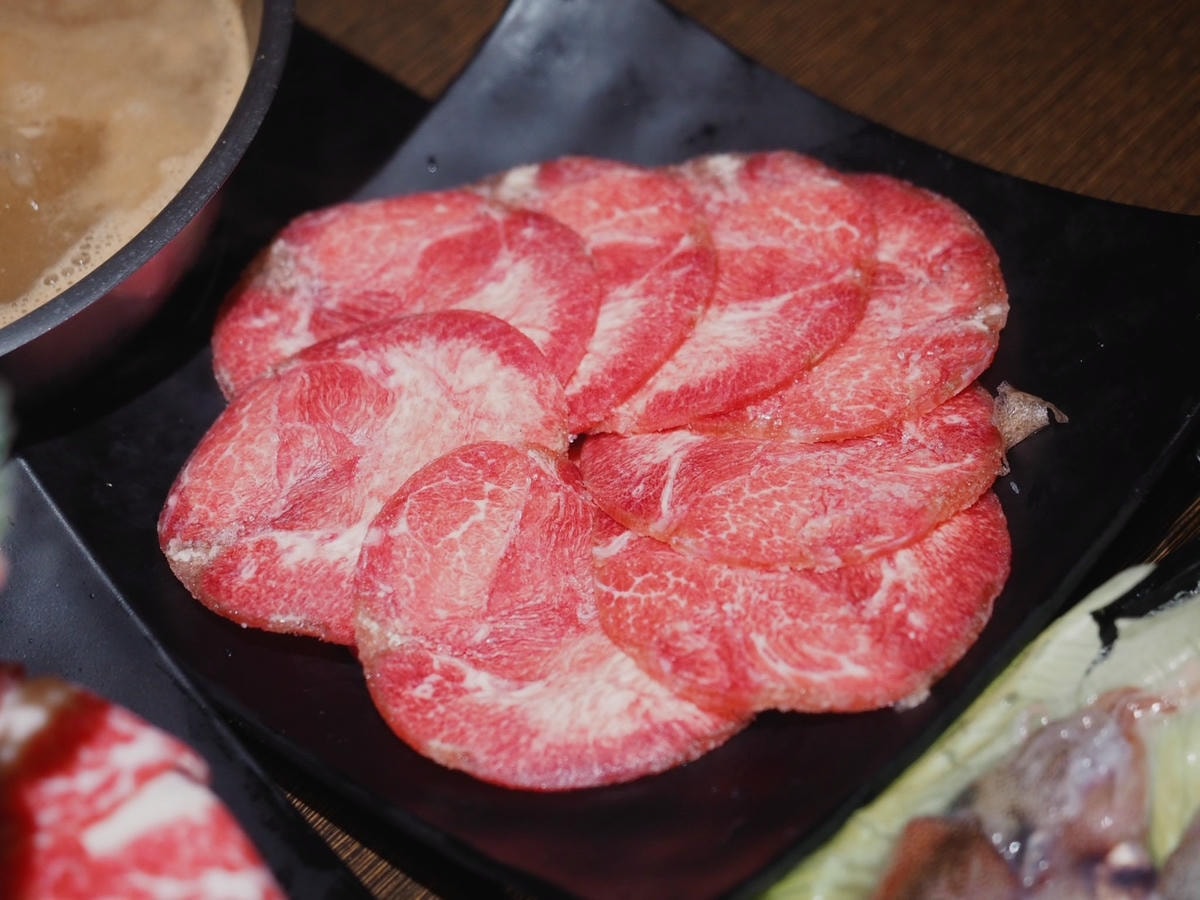 板橋吃到飽推薦《心心石頭火鍋》平日用餐只要369起,居然不收 板橋吃到飽推薦《心心石頭火鍋》平日用餐只要369起,居然不收