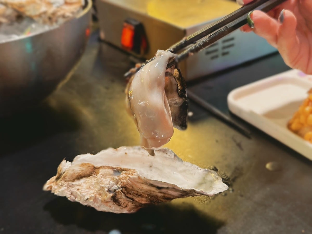 台北西門町《羊騷殿》台灣唯一自動旋轉燒烤羊肉串!羊肉爐也吃得