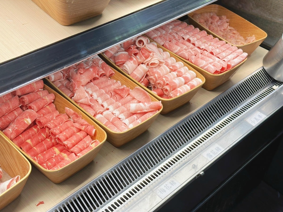 板橋吃到飽推薦《心心石頭火鍋》平日用餐只要369起,居然不收 板橋吃到飽推薦《心心石頭火鍋》平日用餐只要369起,居然不收