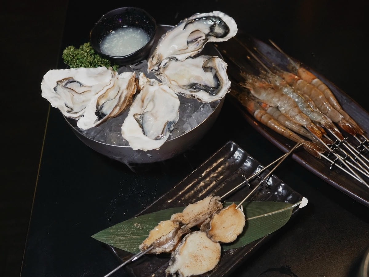 台北西門町《羊騷殿》台灣唯一自動旋轉燒烤羊肉串!羊肉爐也吃得