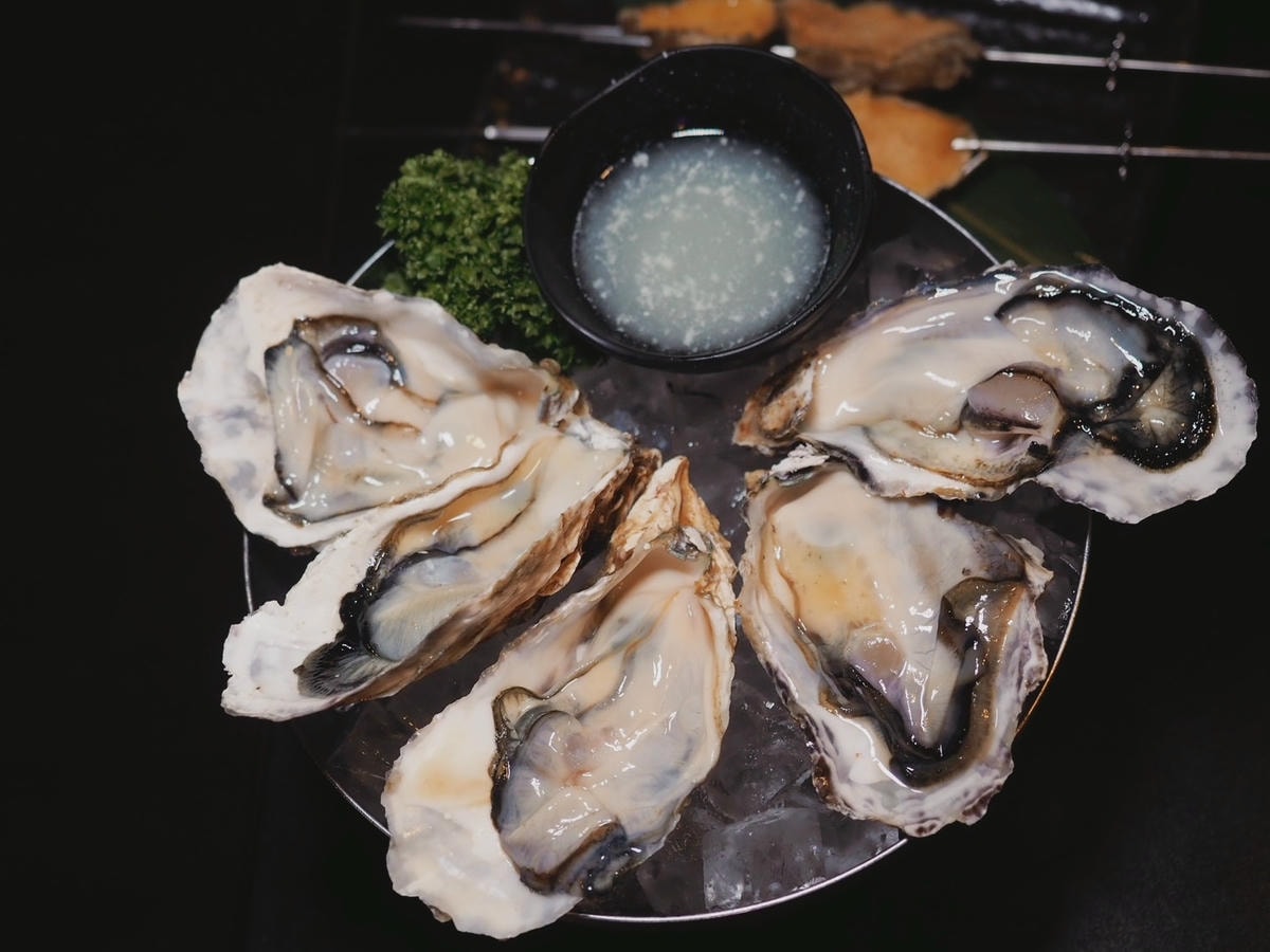台北西門町《羊騷殿》台灣唯一自動旋轉燒烤羊肉串!羊肉爐也吃得