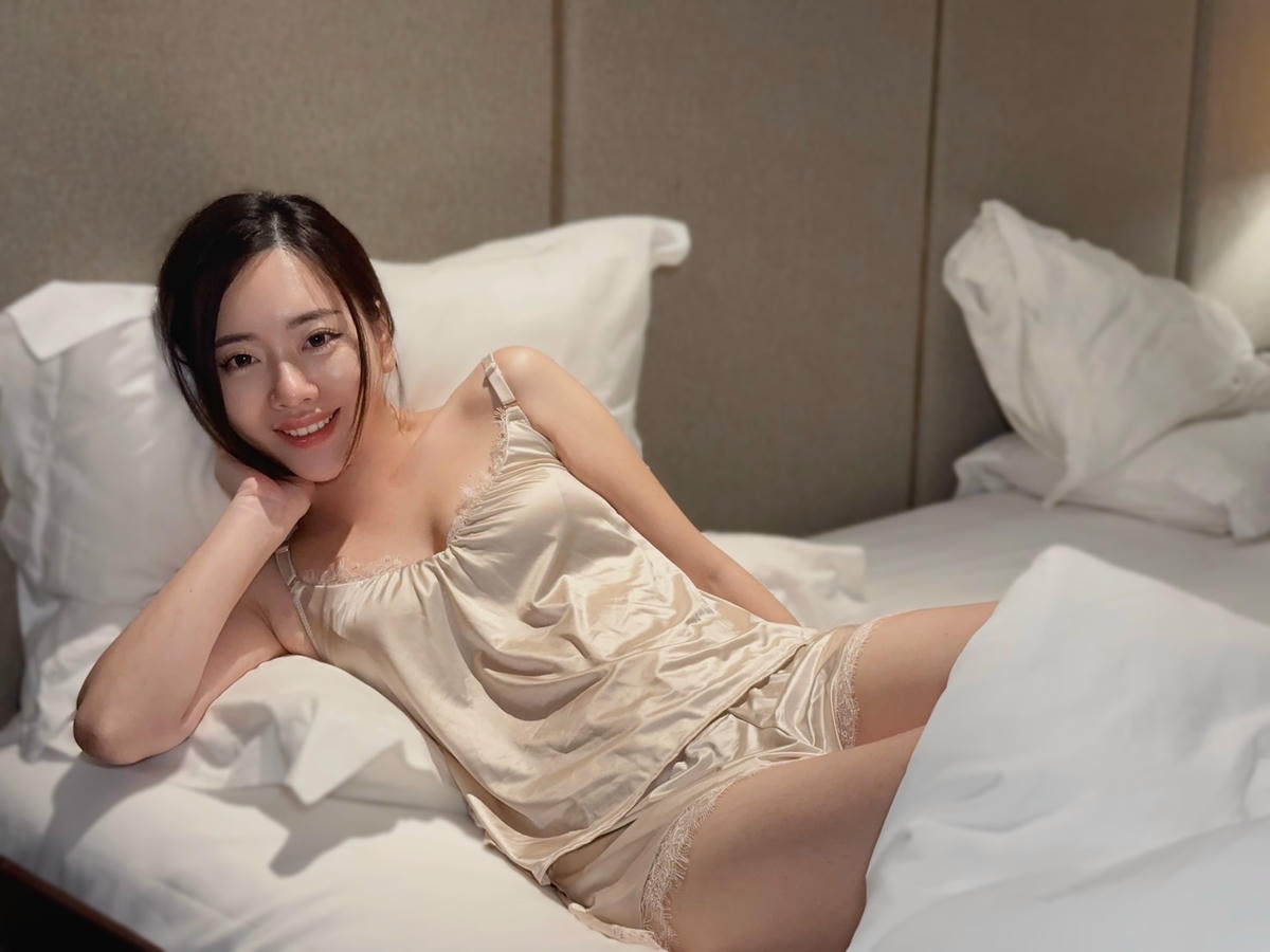 睡眠內衣推薦Qmomo 【晚安推推 美容覺主】雙C絲滑成