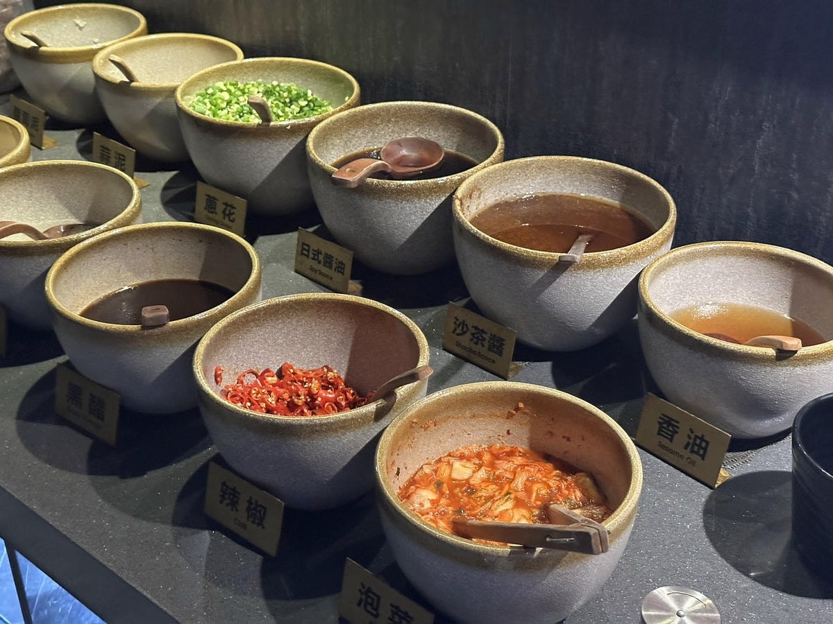 松江南京麻辣火鍋《石‧撈麻辣鴛鴦鍋》吃到飽!招牌經典酒家菜「 松江南京麻辣火鍋《石‧撈麻辣鴛鴦鍋》吃到飽!招牌經典酒家菜「