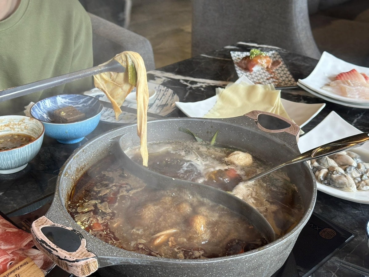 松江南京麻辣火鍋《石‧撈麻辣鴛鴦鍋》吃到飽!招牌經典酒家菜「 松江南京麻辣火鍋《石‧撈麻辣鴛鴦鍋》吃到飽!招牌經典酒家菜「