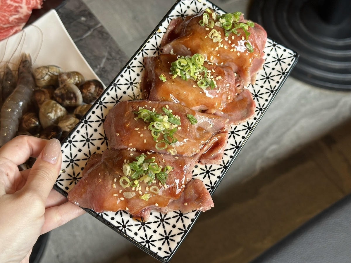 松江南京麻辣火鍋《石‧撈麻辣鴛鴦鍋》吃到飽!招牌經典酒家菜「 松江南京麻辣火鍋《石‧撈麻辣鴛鴦鍋》吃到飽!招牌經典酒家菜「