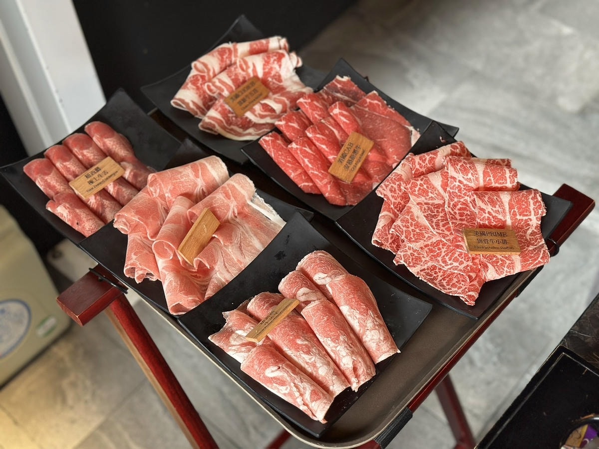 松江南京麻辣火鍋《石‧撈麻辣鴛鴦鍋》吃到飽!招牌經典酒家菜「 松江南京麻辣火鍋《石‧撈麻辣鴛鴦鍋》吃到飽!招牌經典酒家菜「