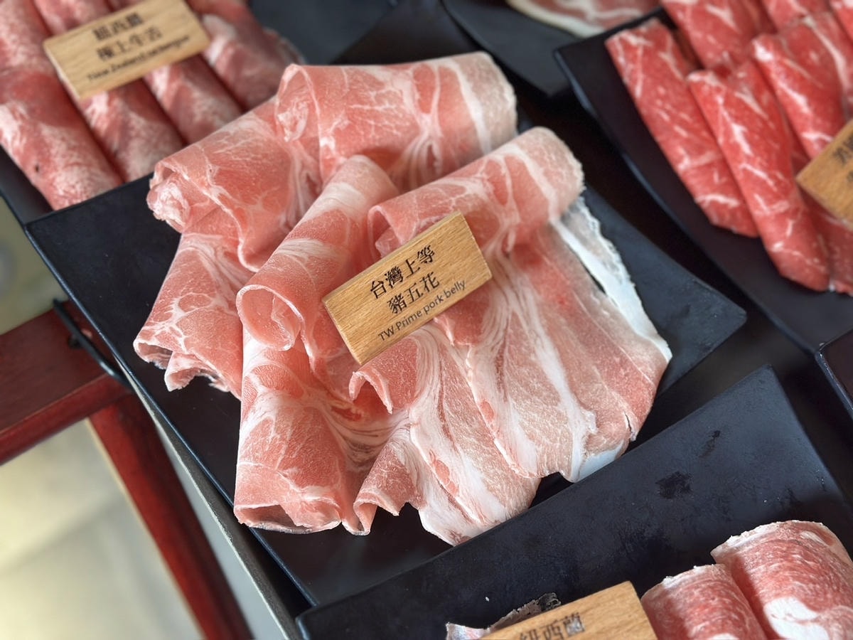 松江南京麻辣火鍋《石‧撈麻辣鴛鴦鍋》吃到飽!招牌經典酒家菜「 松江南京麻辣火鍋《石‧撈麻辣鴛鴦鍋》吃到飽!招牌經典酒家菜「