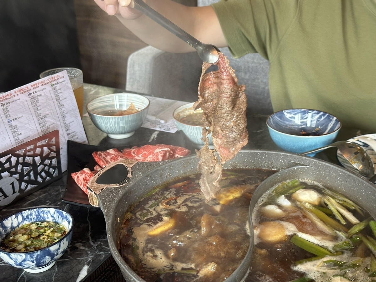 松江南京麻辣火鍋《石‧撈麻辣鴛鴦鍋》吃到飽!招牌經典酒家菜「 松江南京麻辣火鍋《石‧撈麻辣鴛鴦鍋》吃到飽!招牌經典酒家菜「