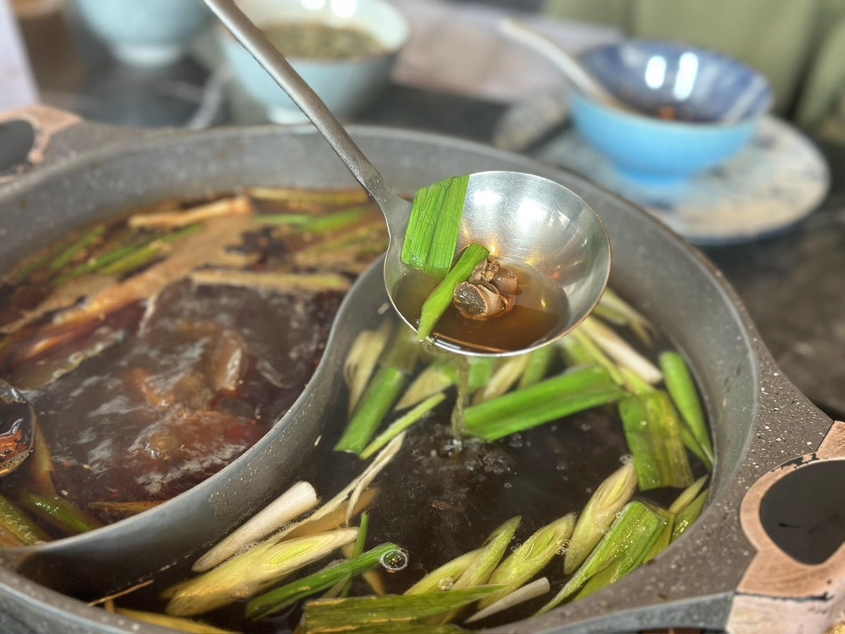 松江南京麻辣火鍋《石‧撈麻辣鴛鴦鍋》吃到飽!招牌經典酒家菜「 松江南京麻辣火鍋《石‧撈麻辣鴛鴦鍋》吃到飽!招牌經典酒家菜「
