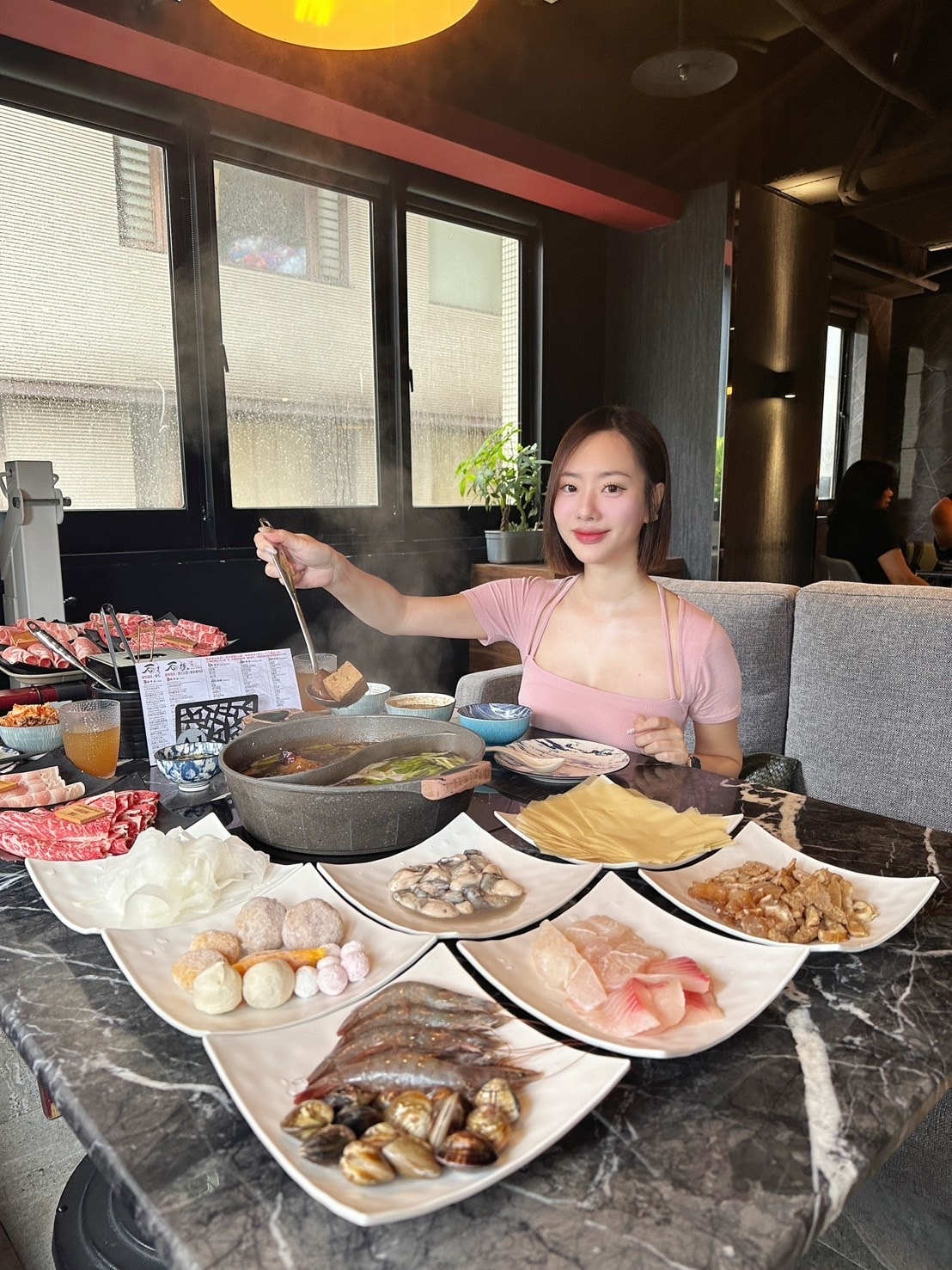 松江南京麻辣火鍋《石‧撈麻辣鴛鴦鍋》吃到飽!招牌經典酒家菜「 松江南京麻辣火鍋《石‧撈麻辣鴛鴦鍋》吃到飽!招牌經典酒家菜「
