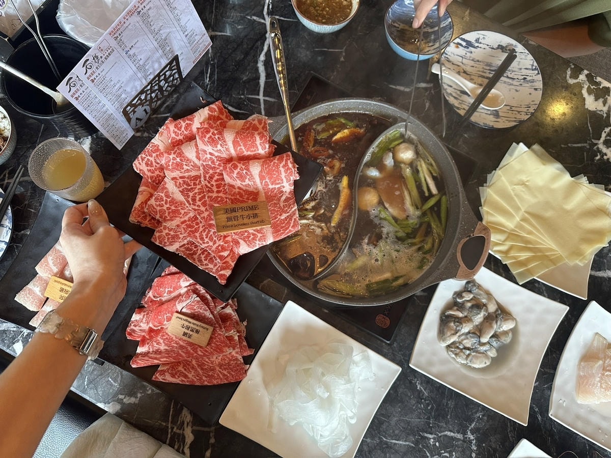 松江南京麻辣火鍋《石‧撈麻辣鴛鴦鍋》吃到飽!招牌經典酒家菜「 松江南京麻辣火鍋《石‧撈麻辣鴛鴦鍋》吃到飽!招牌經典酒家菜「
