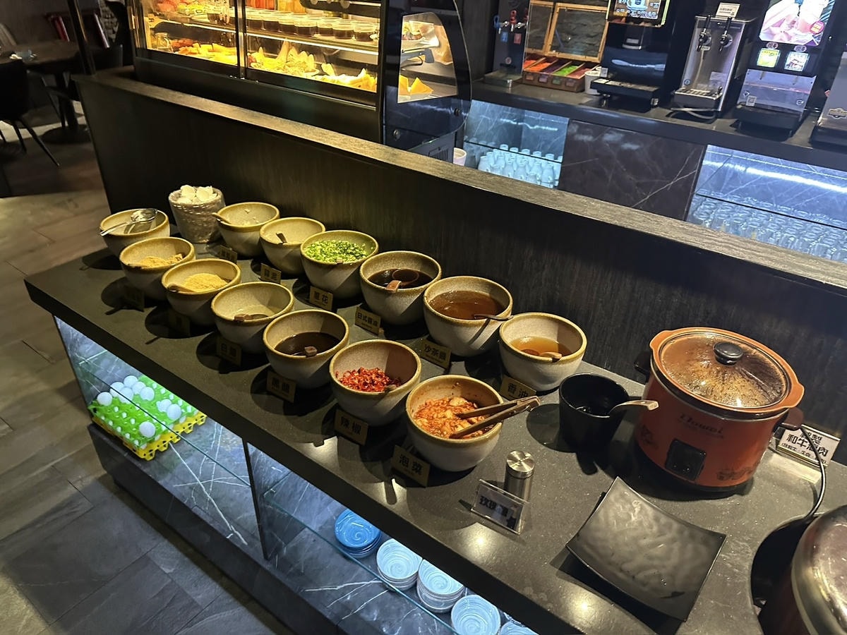 松江南京麻辣火鍋《石‧撈麻辣鴛鴦鍋》吃到飽!招牌經典酒家菜「 松江南京麻辣火鍋《石‧撈麻辣鴛鴦鍋》吃到飽!招牌經典酒家菜「