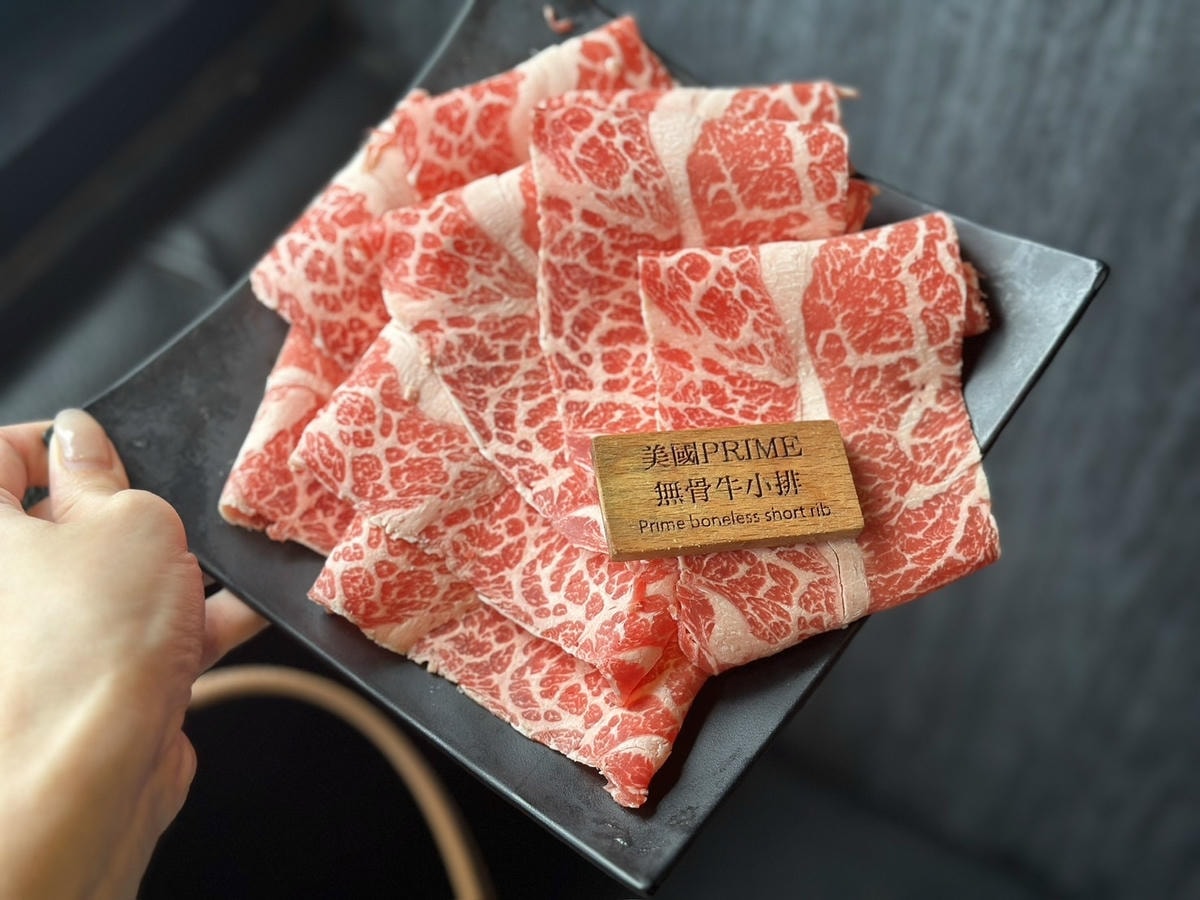 松江南京麻辣火鍋《石‧撈麻辣鴛鴦鍋》吃到飽!招牌經典酒家菜「 松江南京麻辣火鍋《石‧撈麻辣鴛鴦鍋》吃到飽!招牌經典酒家菜「