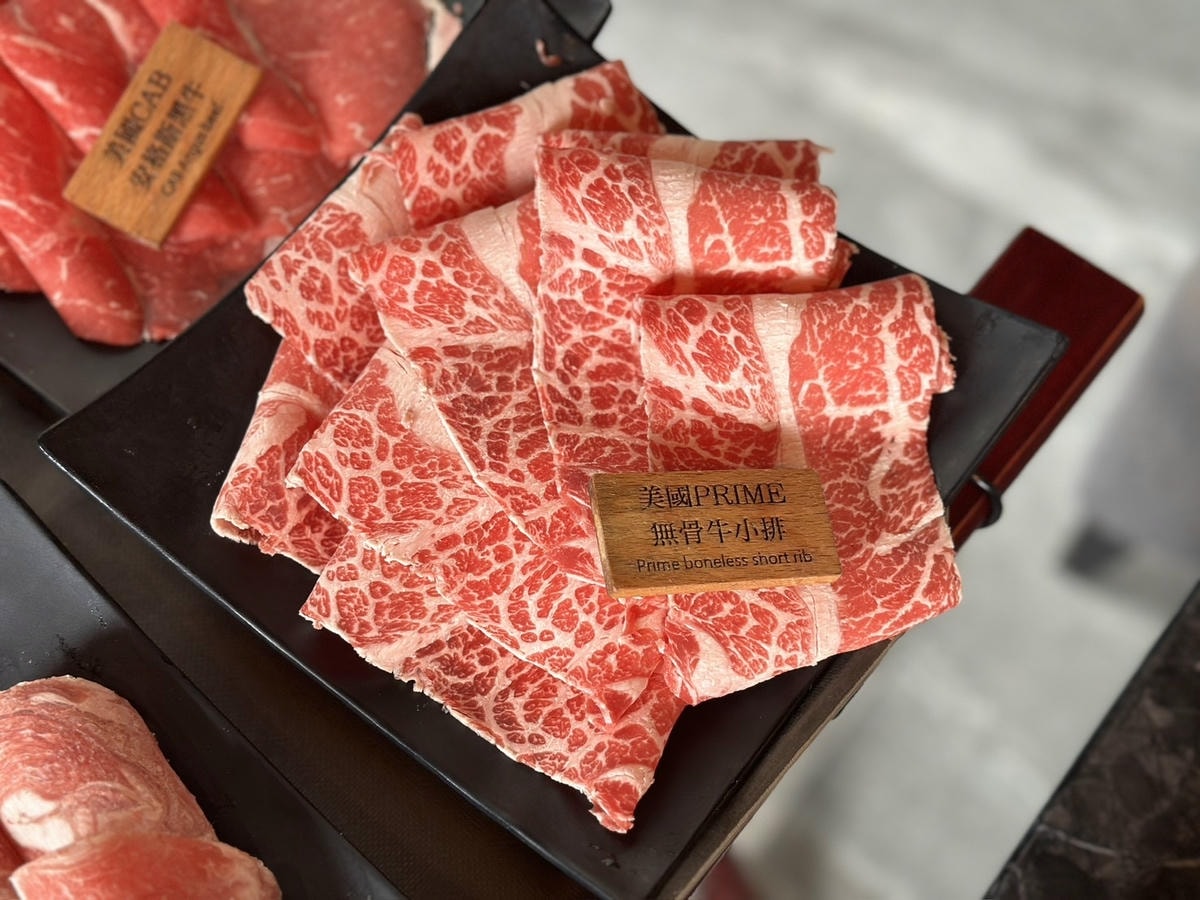 松江南京麻辣火鍋《石‧撈麻辣鴛鴦鍋》吃到飽!招牌經典酒家菜「 松江南京麻辣火鍋《石‧撈麻辣鴛鴦鍋》吃到飽!招牌經典酒家菜「