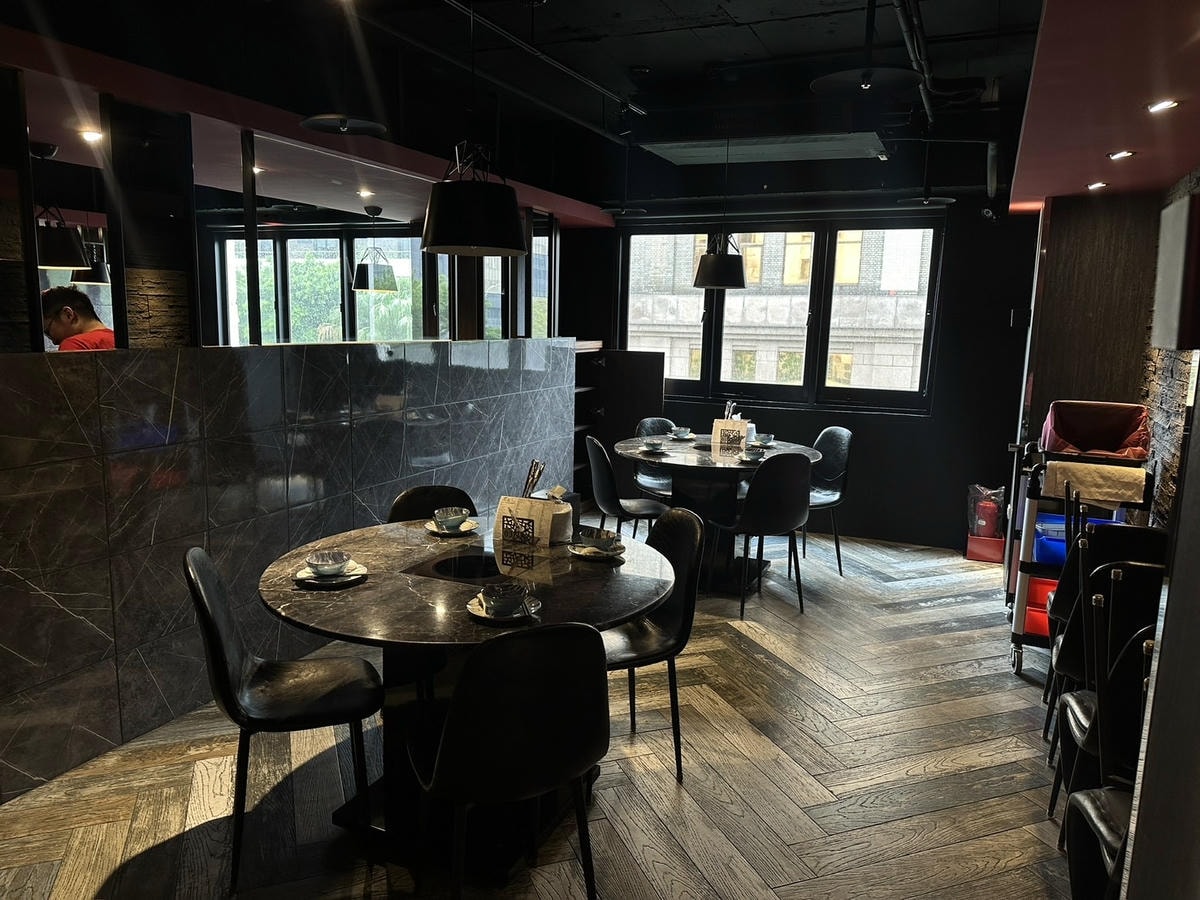 松江南京麻辣火鍋《石‧撈麻辣鴛鴦鍋》吃到飽!招牌經典酒家菜「 松江南京麻辣火鍋《石‧撈麻辣鴛鴦鍋》吃到飽!招牌經典酒家菜「
