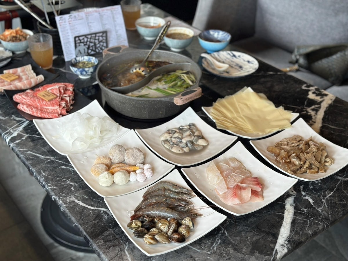 松江南京麻辣火鍋《石‧撈麻辣鴛鴦鍋》吃到飽!招牌經典酒家菜「 松江南京麻辣火鍋《石‧撈麻辣鴛鴦鍋》吃到飽!招牌經典酒家菜「