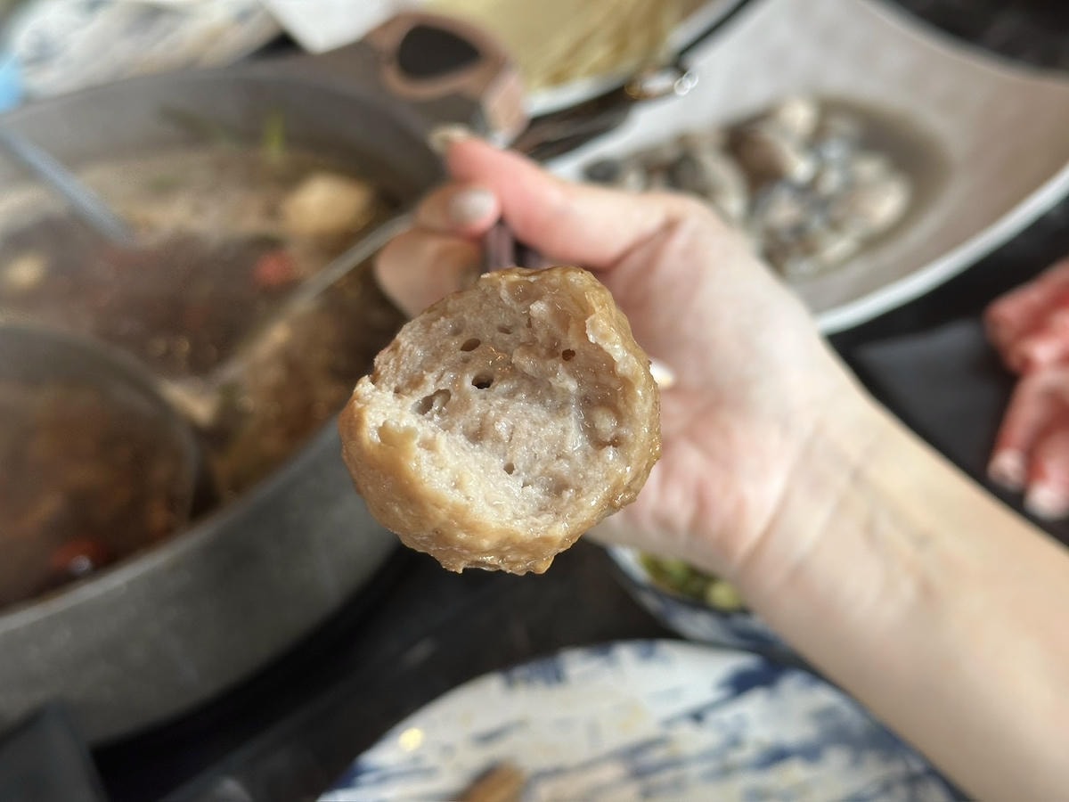松江南京麻辣火鍋《石‧撈麻辣鴛鴦鍋》吃到飽!招牌經典酒家菜「 松江南京麻辣火鍋《石‧撈麻辣鴛鴦鍋》吃到飽!招牌經典酒家菜「