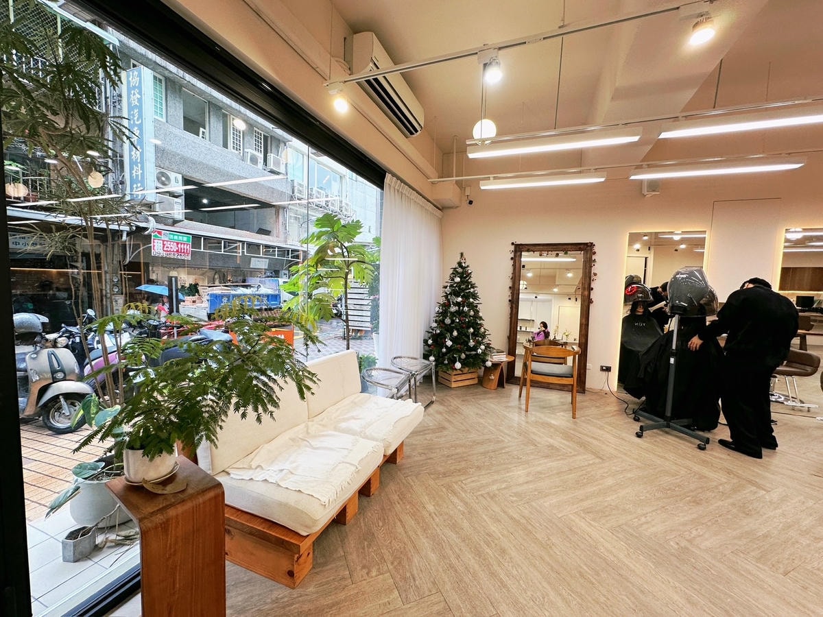 中山區一刀切短髮設計師推薦蘊 YUN SALON 中山店 中山區一刀切短髮設計師推薦蘊 YUN SALON 中山店