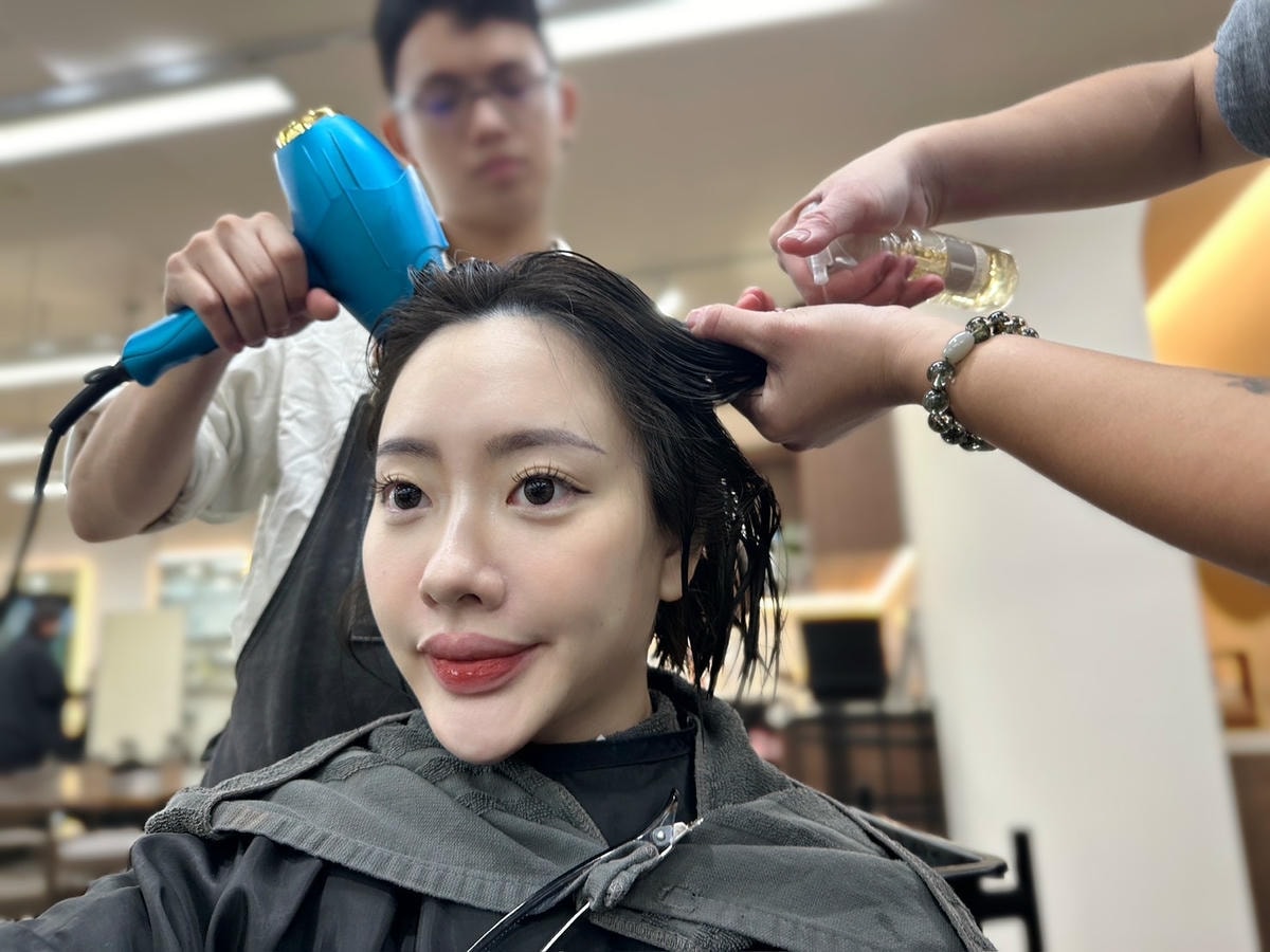 中山區一刀切短髮設計師推薦蘊 YUN SALON 中山店 中山區一刀切短髮設計師推薦蘊 YUN SALON 中山店