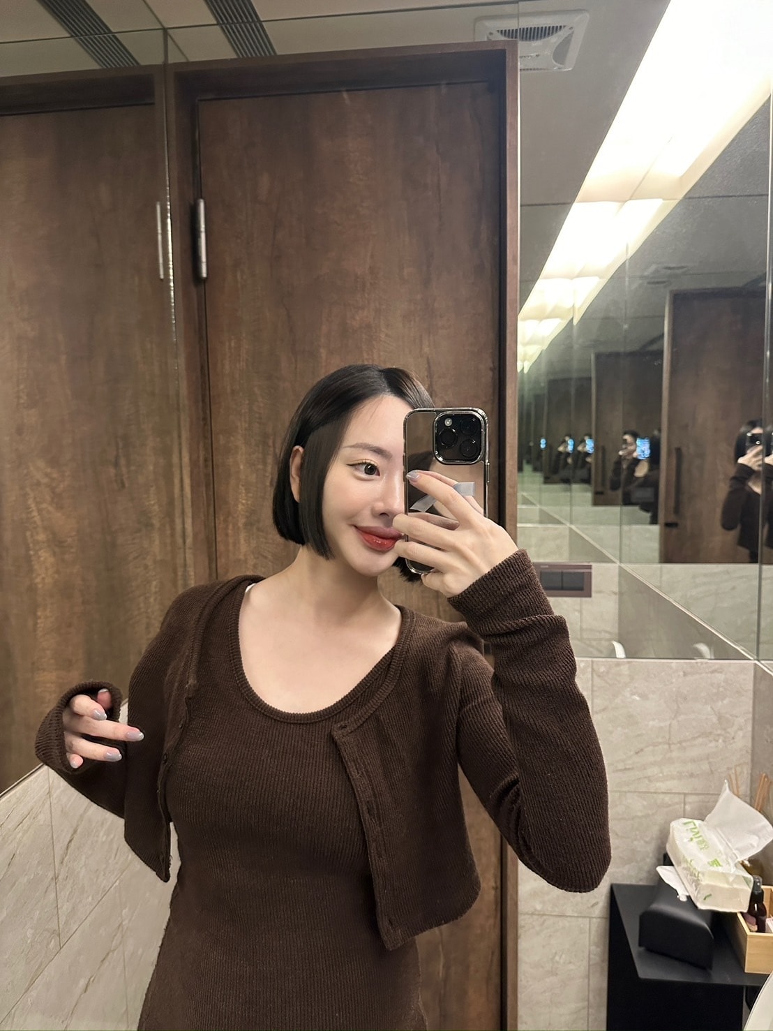 中山區一刀切短髮設計師推薦蘊 YUN SALON 中山店 中山區一刀切短髮設計師推薦蘊 YUN SALON 中山店