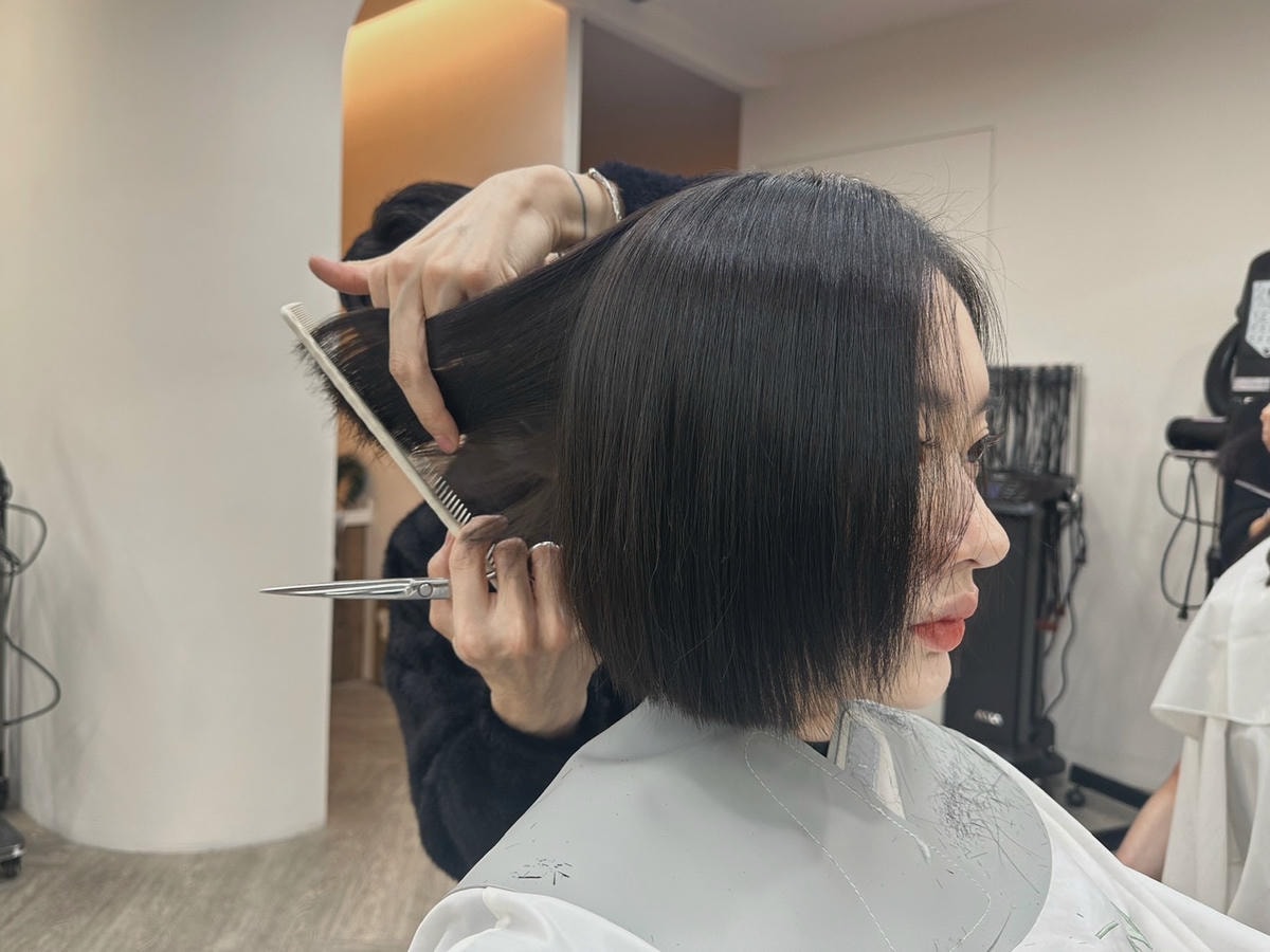 中山區一刀切短髮設計師推薦蘊 YUN SALON 中山店 中山區一刀切短髮設計師推薦蘊 YUN SALON 中山店
