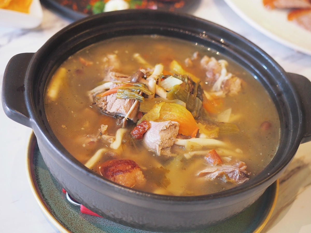 大直美麗華餐廳推薦《鴨覓》台北烤鴨酥脆外皮鮮嫩多汁,廚師現場