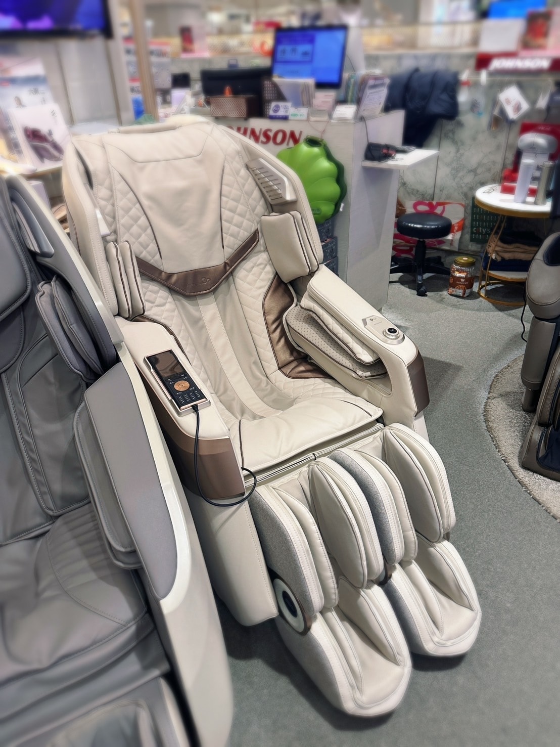 2025 按摩控必看,大按摩椅四款評比心得推薦 OSIM 2025 按摩控必看,大按摩椅四款評比心得推薦 OSIM