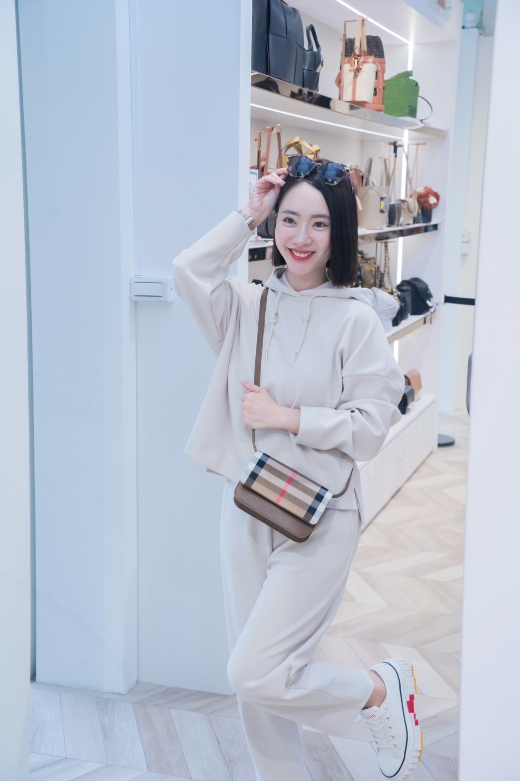 GUCCI、Burberry、Hunter下殺2折起,歐系精 GUCCI、Burberry、Hunter下殺2折起,歐系精