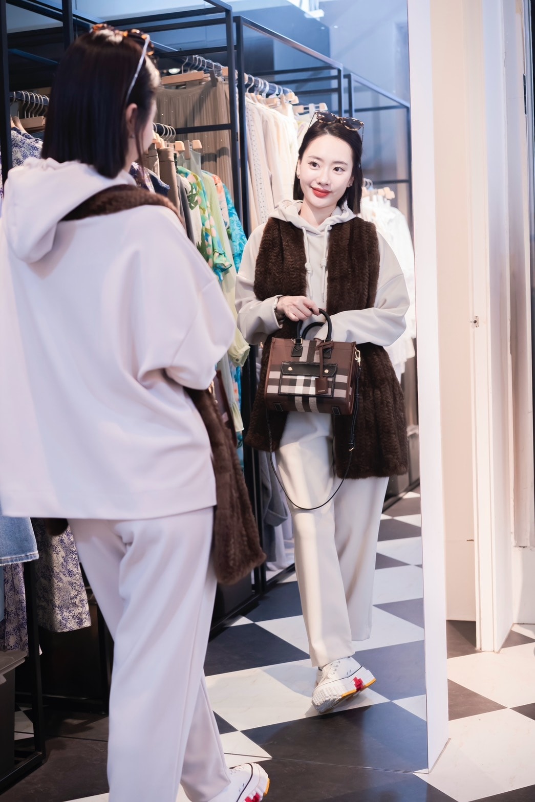 GUCCI、Burberry、Hunter下殺2折起,歐系精 GUCCI、Burberry、Hunter下殺2折起,歐系精