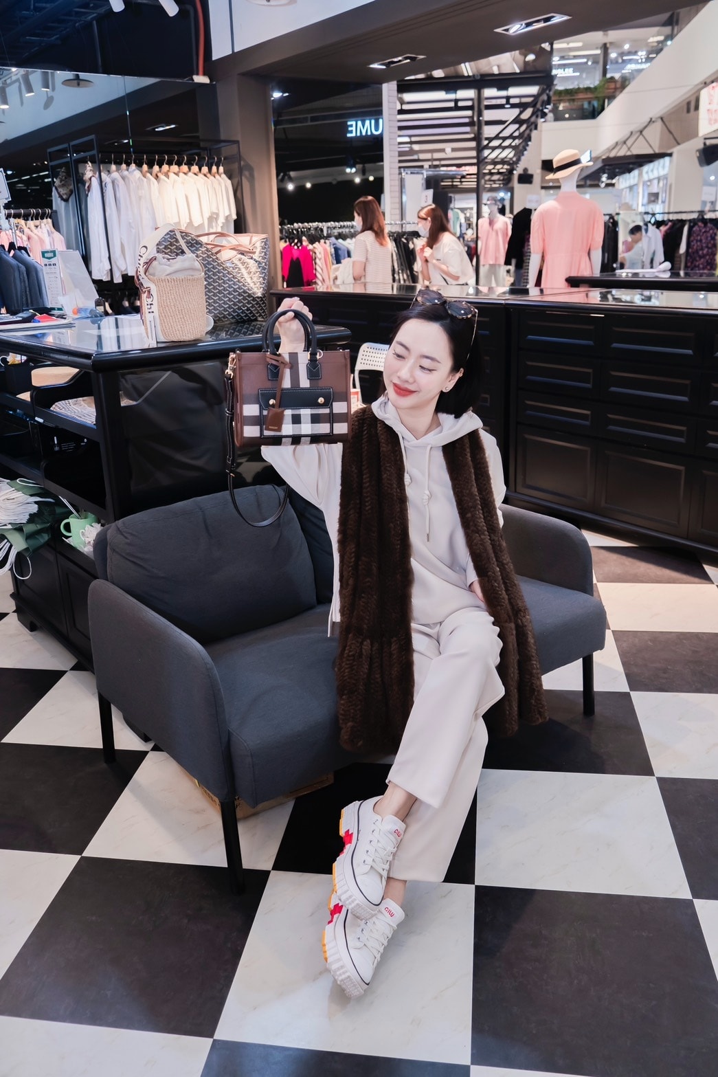 GUCCI、Burberry、Hunter下殺2折起,歐系精 GUCCI、Burberry、Hunter下殺2折起,歐系精