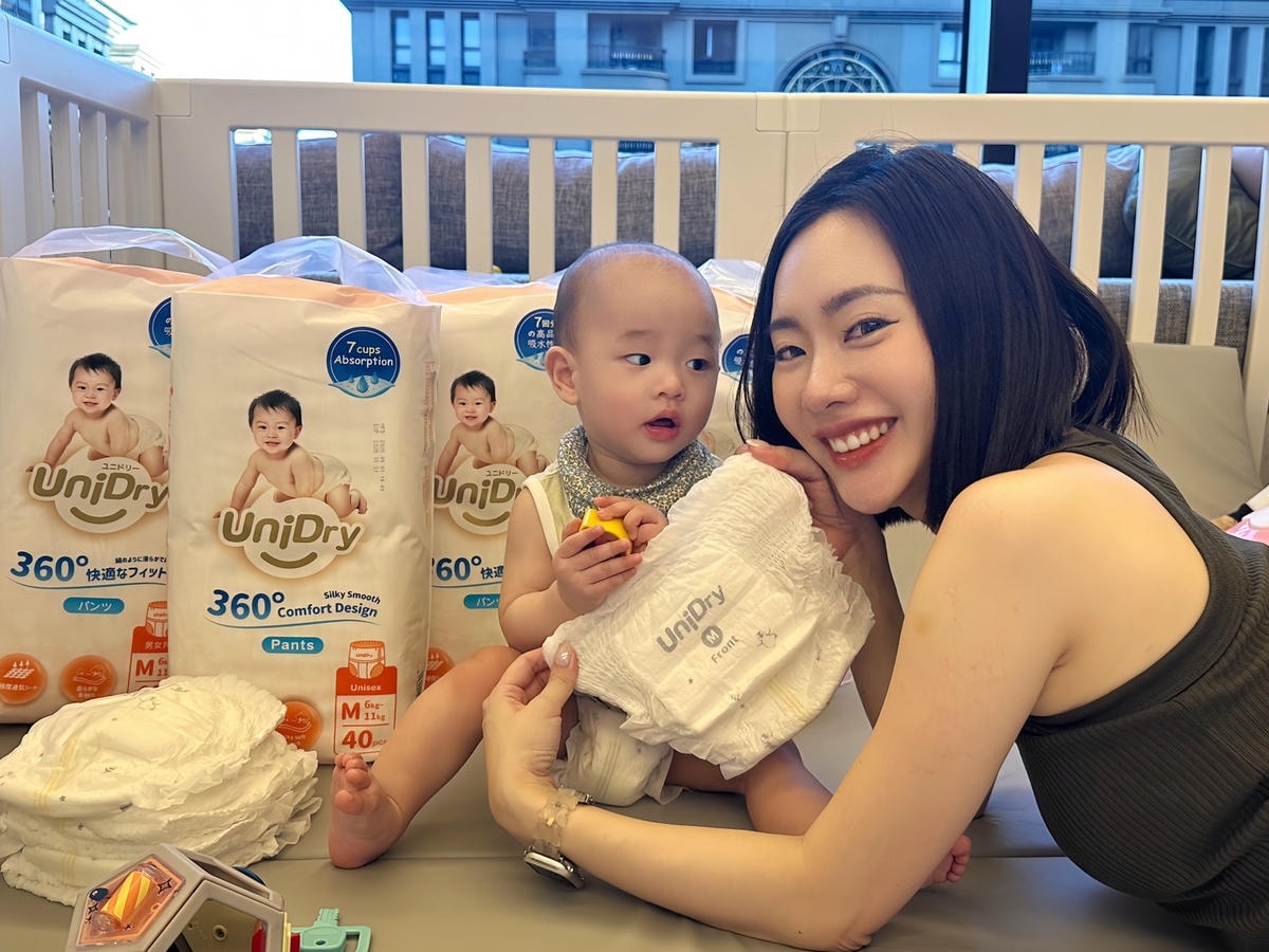 日本雙科醫師一致推薦!從翻身就能穿的 Unidry優力寶抱抱 日本雙科醫師一致推薦!從翻身就能穿的 Unidry優力寶抱抱