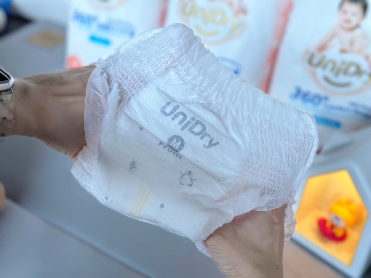 日本雙科醫師一致推薦!從翻身就能穿的 Unidry優力寶抱抱 日本雙科醫師一致推薦!從翻身就能穿的 Unidry優力寶抱抱