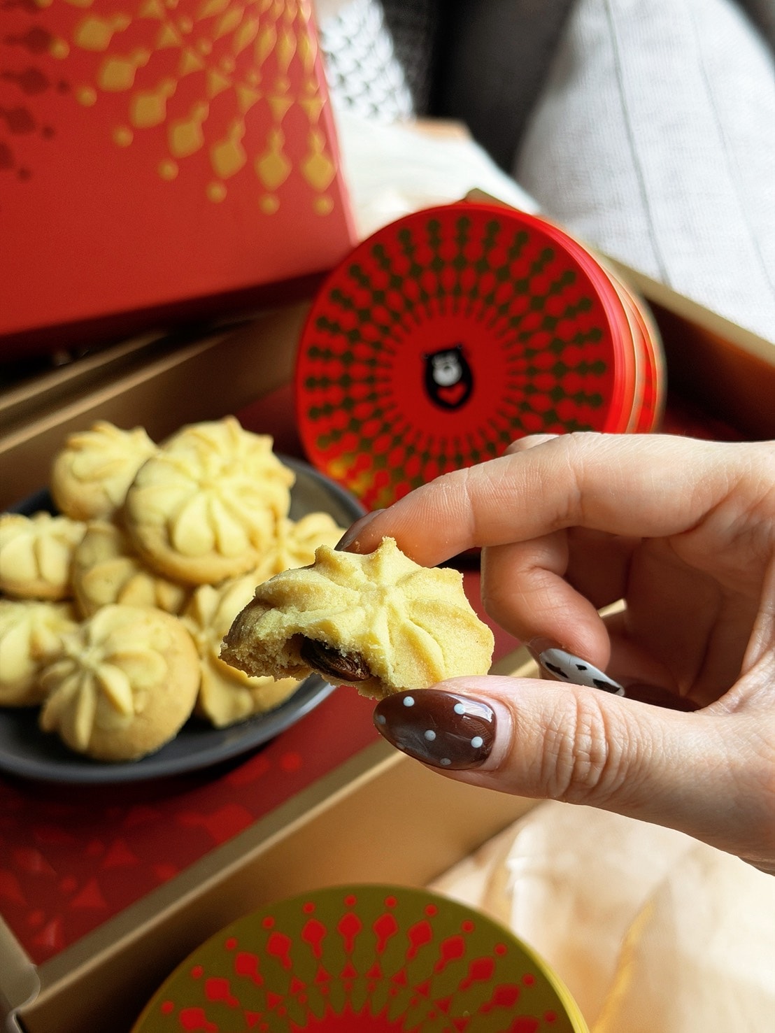 2026 過年禮盒推薦|鴻鼎菓子馬年限定春節新品:開心果包心曲奇、烏魚子曲奇一次收藏 - 第14張圖 2026 過年禮盒推薦|鴻鼎菓子馬年限定春節新品:開心果包心曲奇、烏魚子曲奇一次收藏