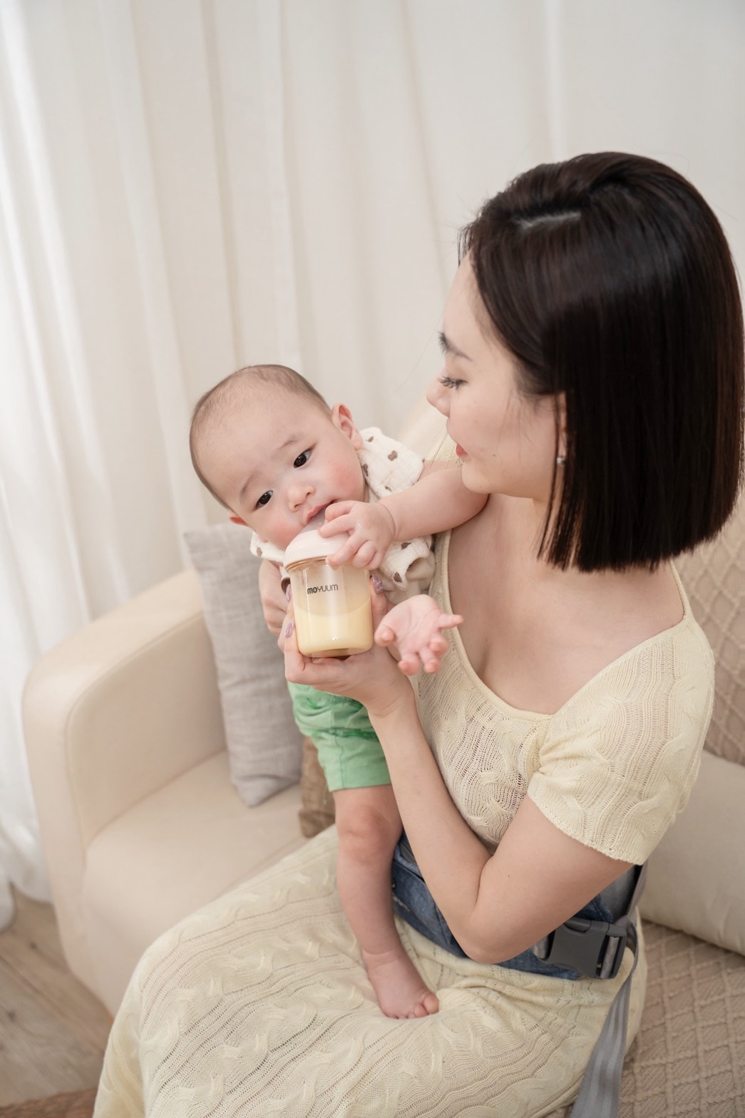 新生兒奶瓶推薦|韓國 MOYUUM Mov.aa 圓口偏心奶瓶,一蓋轉換儲存罐,偏心奶嘴設計更省力 - 第21張圖 新生兒奶瓶推薦|韓國 MOYUUM Mov.aa 圓口偏心奶瓶,一蓋轉換儲存罐,偏心奶嘴設計更省力