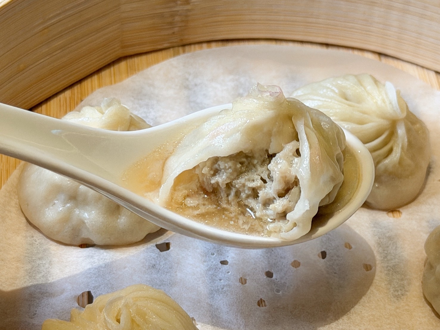 南港 LaLaport 吃什麼?漢來上海湯包必吃:18摺手工小籠湯包+生煎湯包一次滿足 - 第16張圖 南港 LaLaport 吃什麼?漢來上海湯包必吃:18摺手工小籠湯包+生煎湯包一次滿足