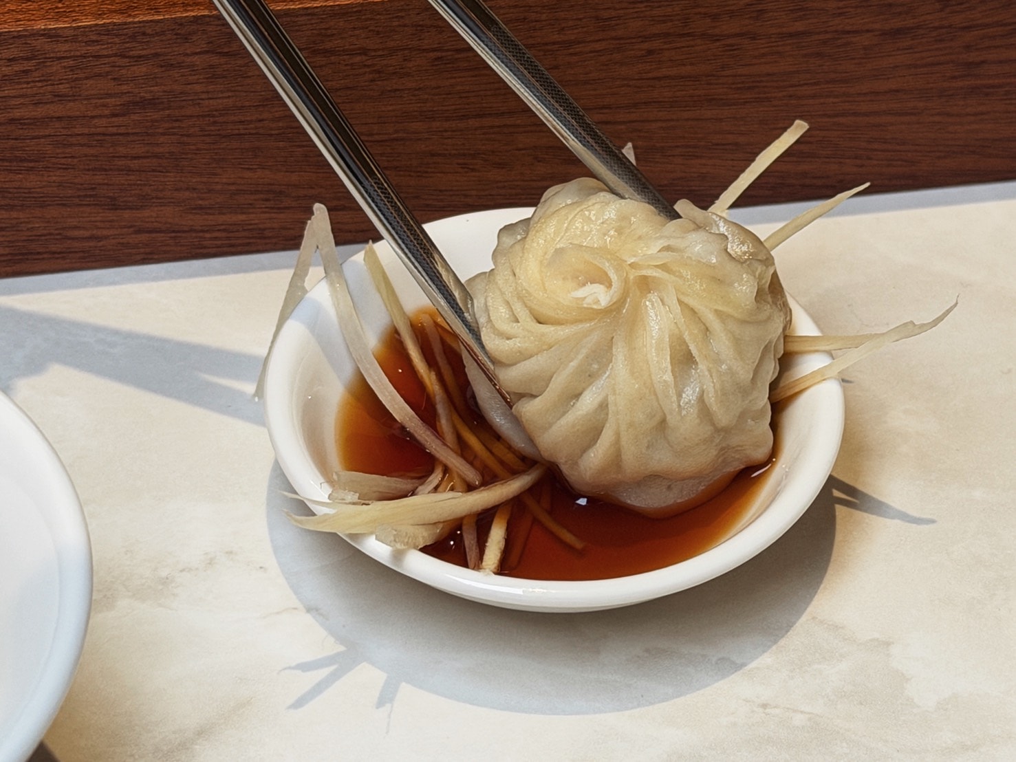南港 LaLaport 吃什麼？漢來上海湯包必吃：18摺手工小籠湯包＋生煎湯包一次滿足