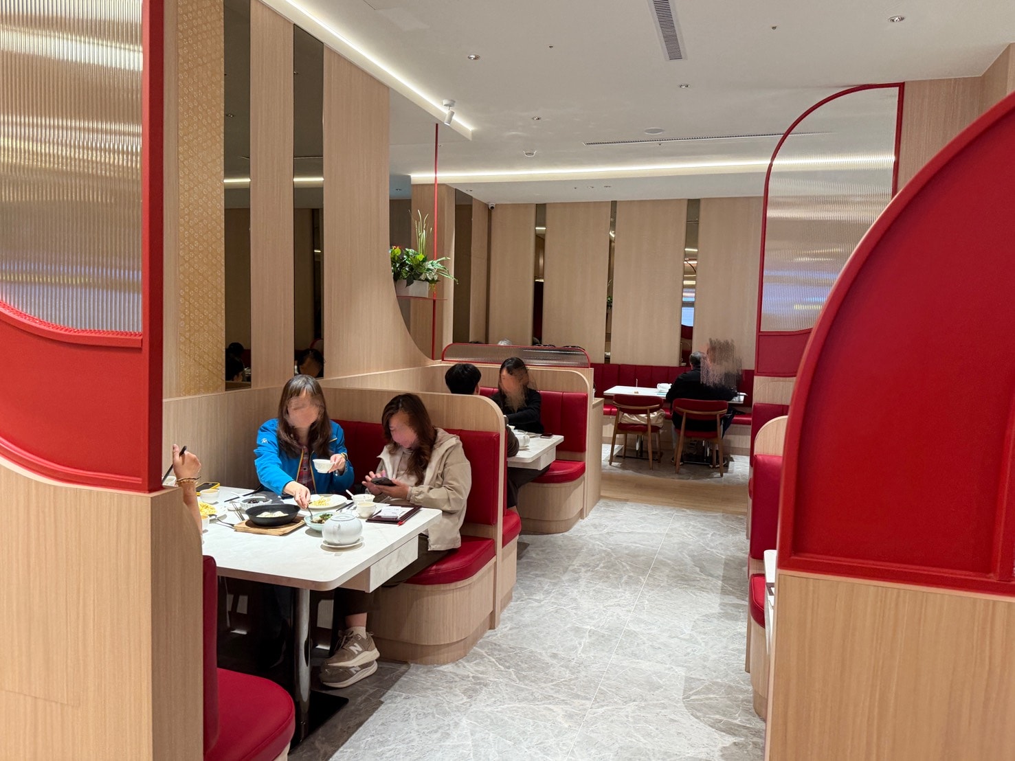 南港 LaLaport 吃什麼？漢來上海湯包必吃：18摺手工小籠湯包＋生煎湯包一次滿足