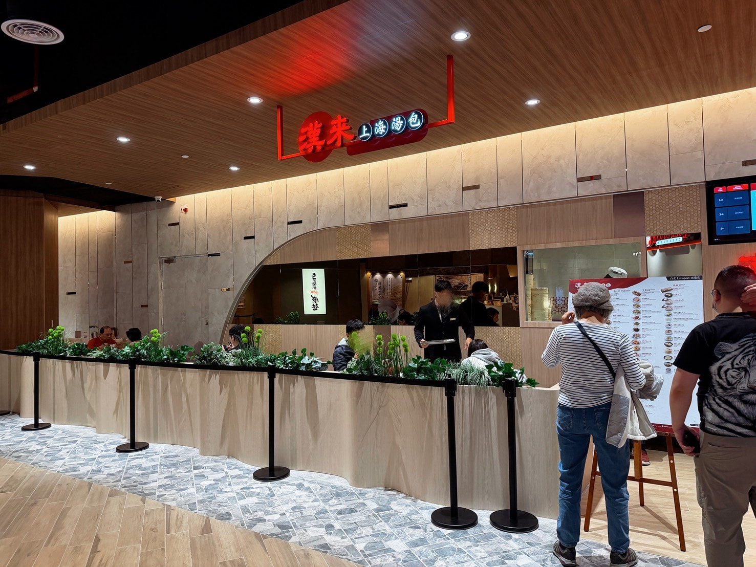 南港 LaLaport 吃什麼?漢來上海湯包必吃:18摺手工小籠湯包+生煎湯包一次滿足 - 第2張圖 南港 LaLaport 吃什麼?漢來上海湯包必吃:18摺手工小籠湯包+生煎湯包一次滿足