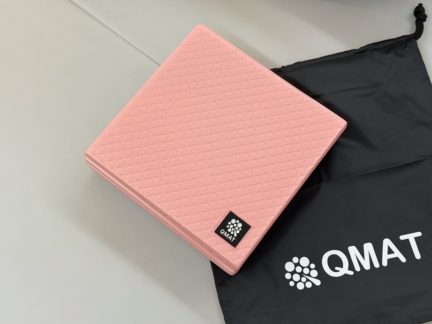 QMAT方折疊瑜珈墊開箱｜不只是Yoga Mat！攜帶型折疊瑜珈墊化身寶寶遊戲墊、野餐墊實測分享