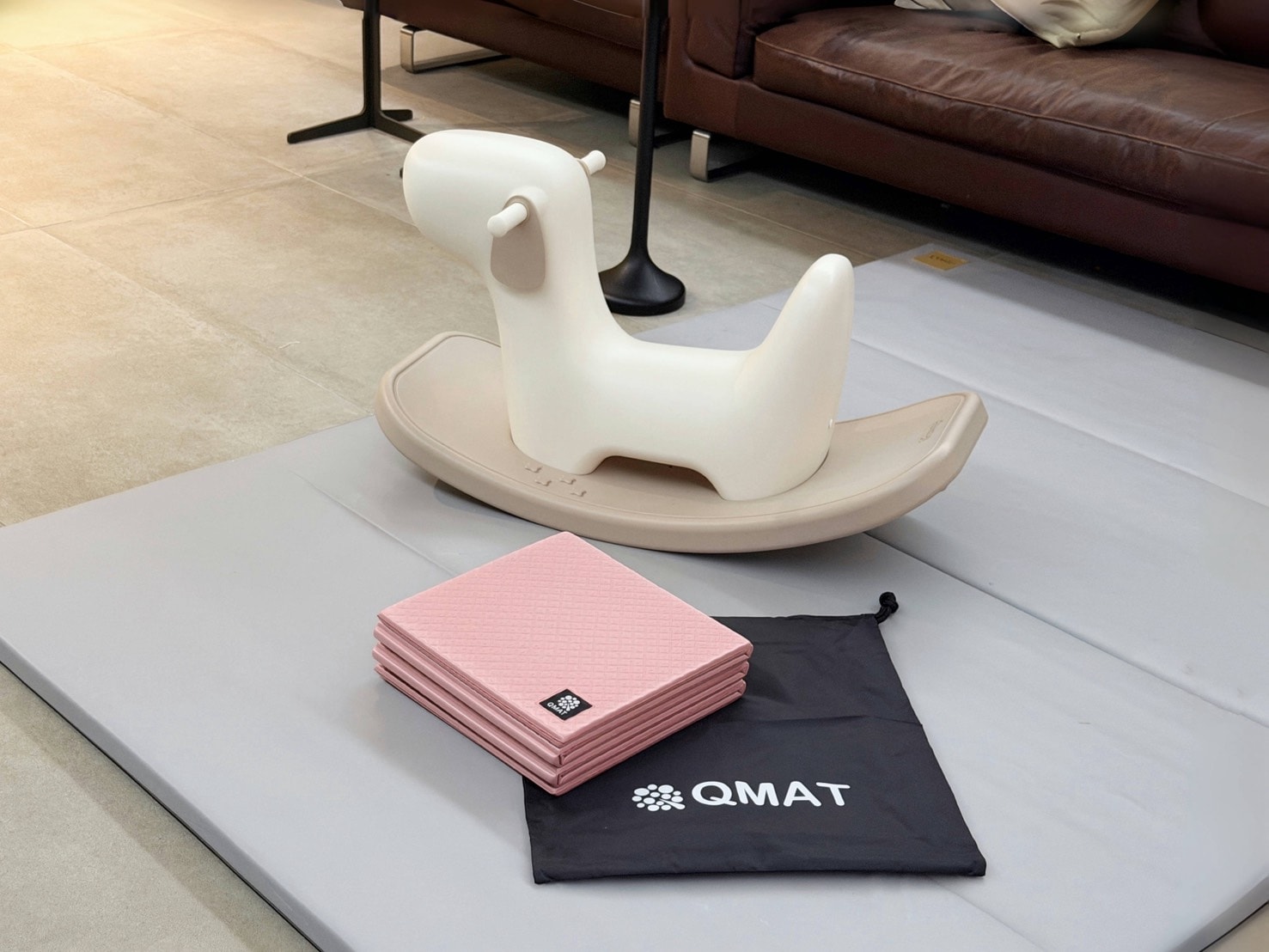 QMAT方折疊瑜珈墊開箱|不只是Yoga Mat!攜帶型折疊瑜珈墊化身寶寶遊戲墊、野餐墊實測分享 - 第14張圖 QMAT方折疊瑜珈墊開箱|不只是Yoga Mat!攜帶型折疊瑜珈墊化身寶寶遊戲墊、野餐墊實測分享