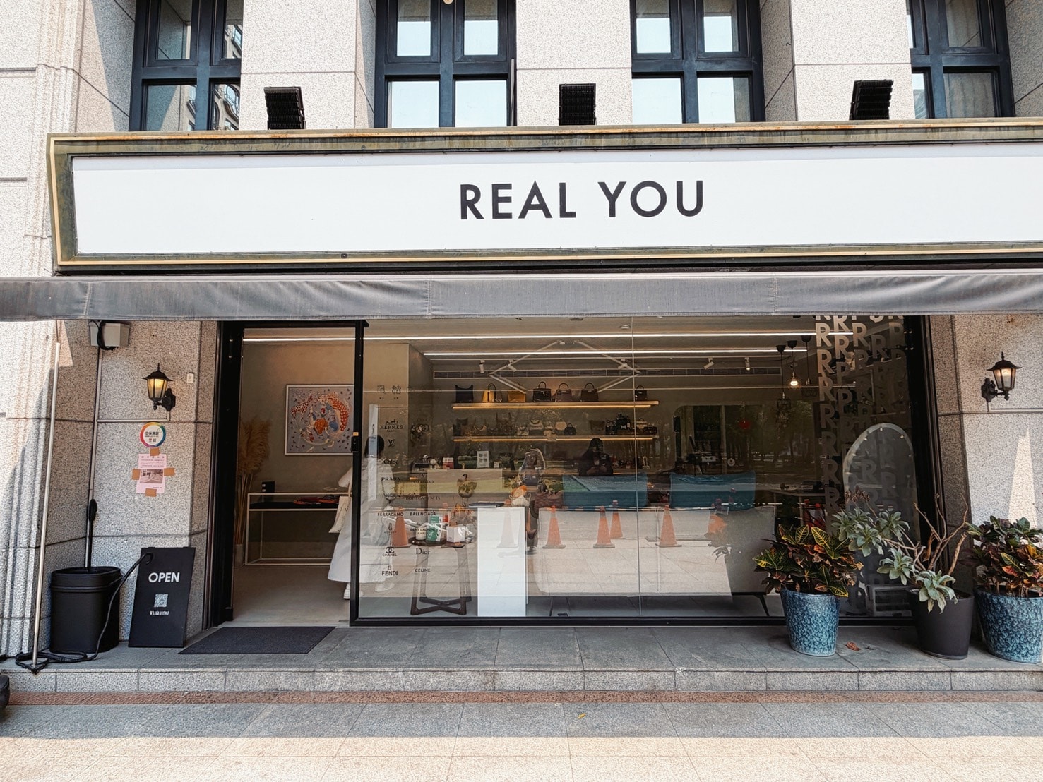 新北精品收購鑑定推薦|Realyou唯真國際精品評價|三訪到店逛包、二手精品選購全紀錄 - 第2張圖 新北精品收購鑑定推薦|Realyou唯真國際精品評價|三訪到店逛包、二手精品選購全紀錄