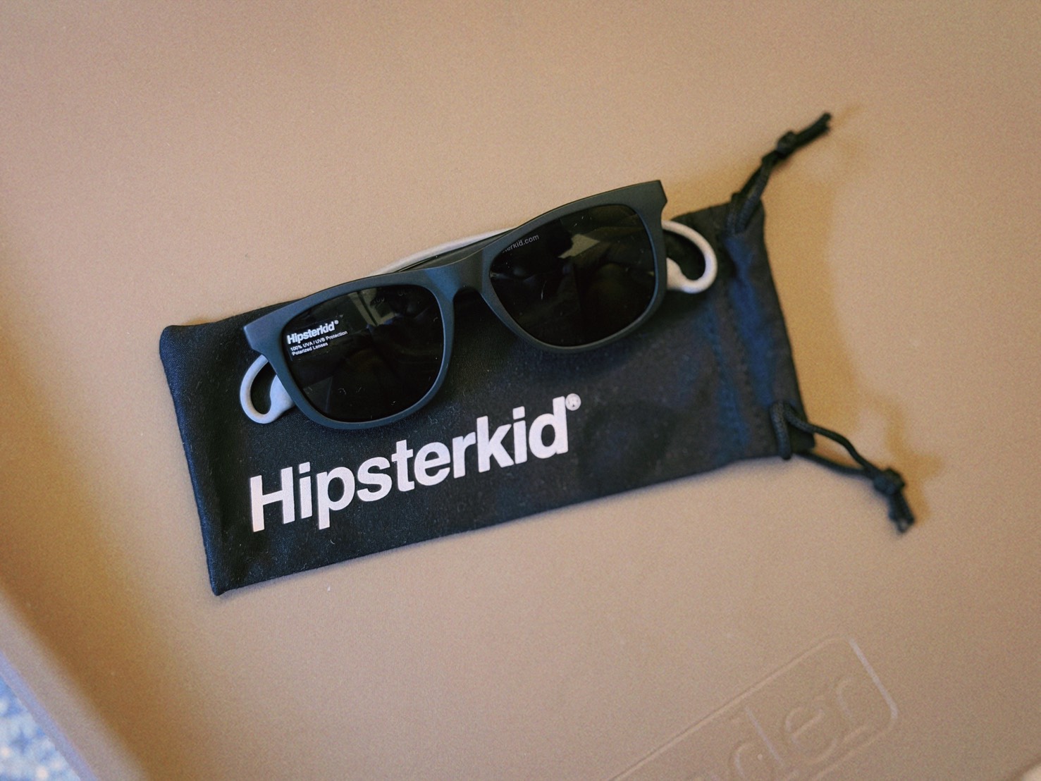 寶寶造型墨鏡推薦｜美國 Hipsterkid 抗 UV 偏光嬰幼兒童太陽眼鏡