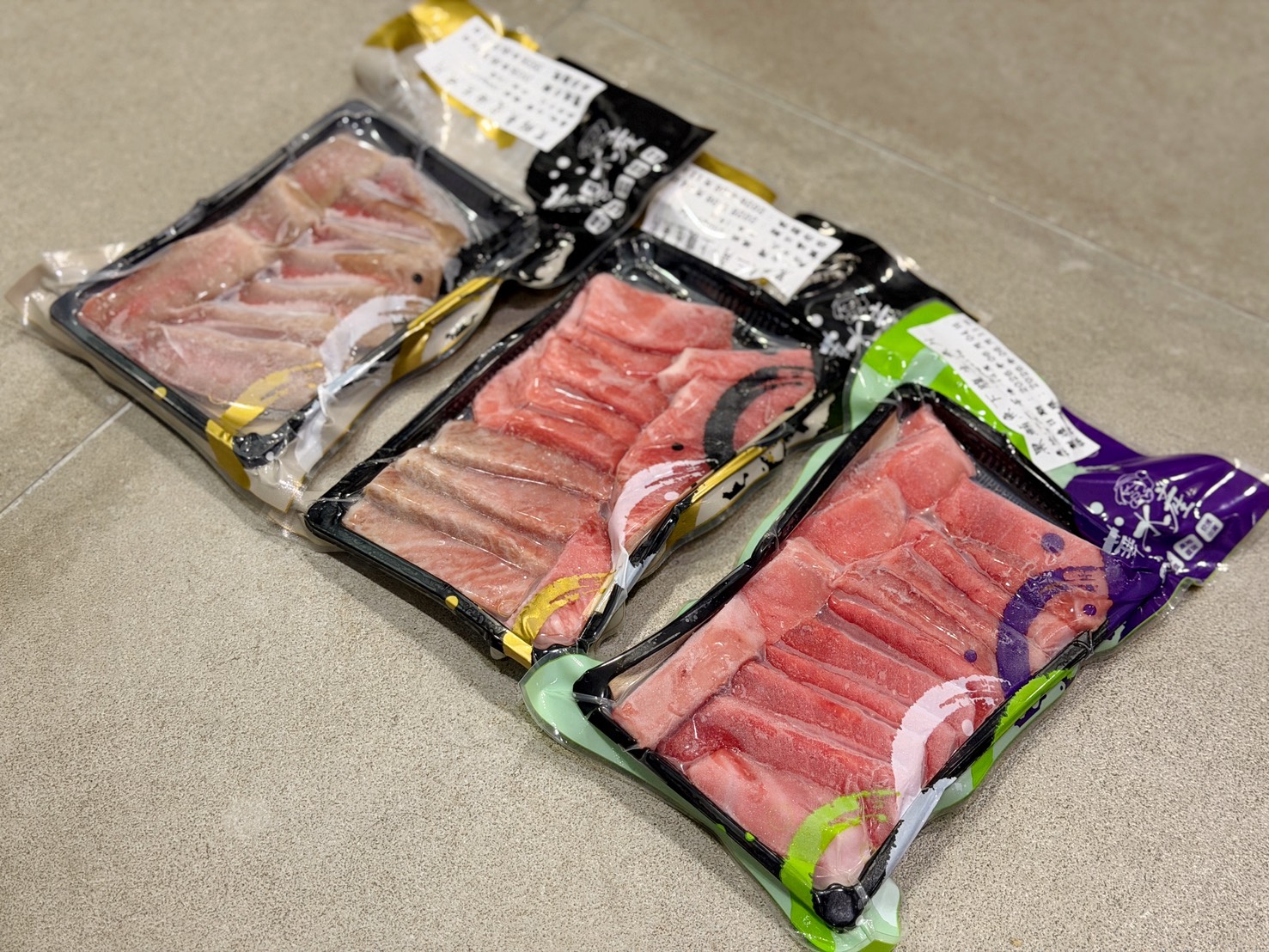 屏東產地直送黑鮪魚生魚片推薦|華得水產東港黑鮪魚上腹、下腹、皮油生魚片開箱,在家打造日料盛宴 - 第3張圖 屏東產地直送黑鮪魚生魚片推薦|華得水產東港黑鮪魚上腹、下腹、皮油生魚片開箱,在家打造日料盛宴