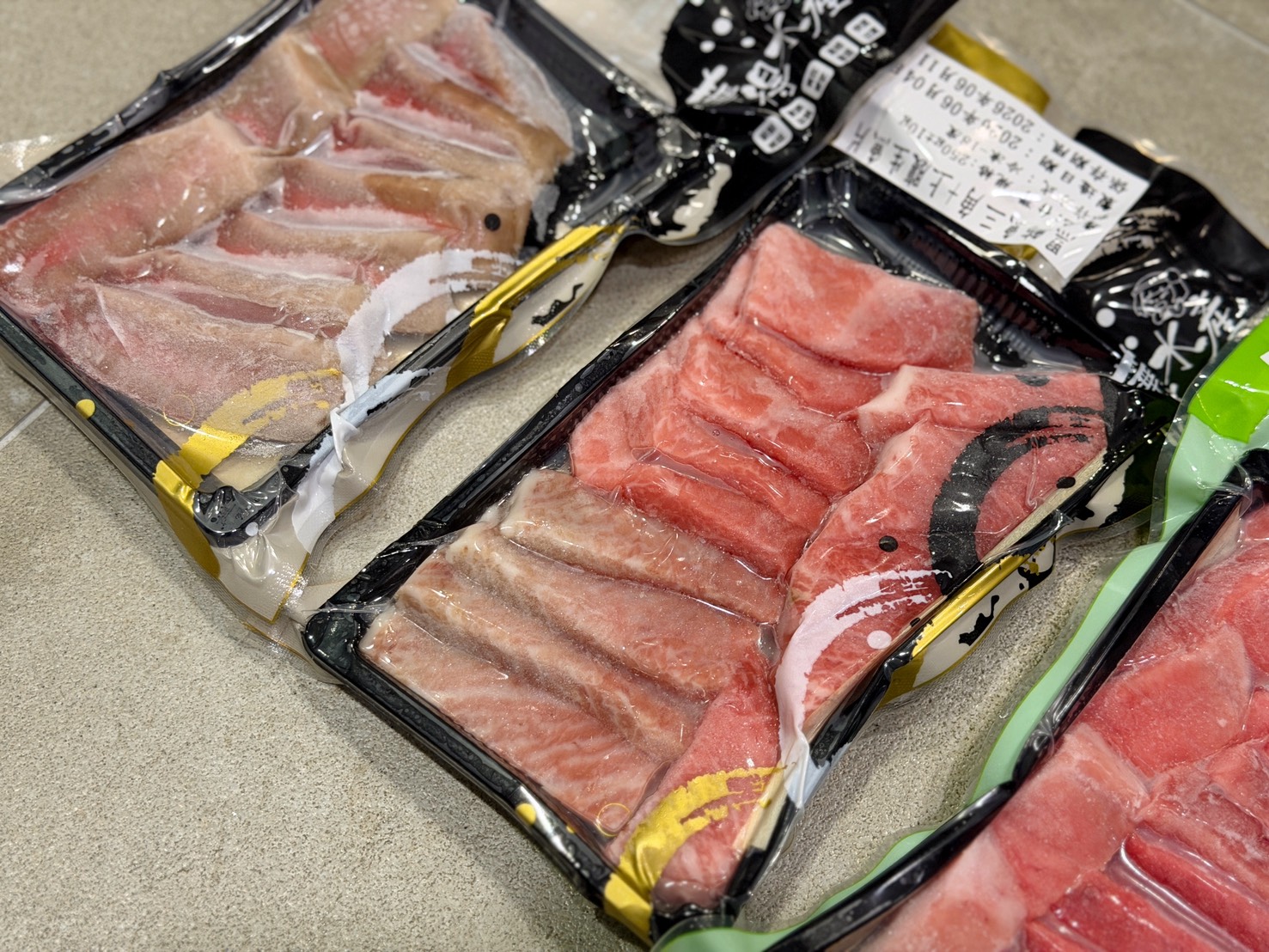 屏東產地直送黑鮪魚生魚片推薦|華得水產東港黑鮪魚上腹、下腹、皮油生魚片開箱,在家打造日料盛宴 - 第4張圖 屏東產地直送黑鮪魚生魚片推薦|華得水產東港黑鮪魚上腹、下腹、皮油生魚片開箱,在家打造日料盛宴