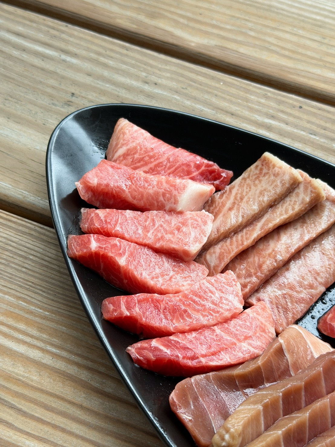 屏東產地直送黑鮪魚生魚片推薦|華得水產東港黑鮪魚上腹、下腹、皮油生魚片開箱,在家打造日料盛宴 - 第8張圖 屏東產地直送黑鮪魚生魚片推薦|華得水產東港黑鮪魚上腹、下腹、皮油生魚片開箱,在家打造日料盛宴