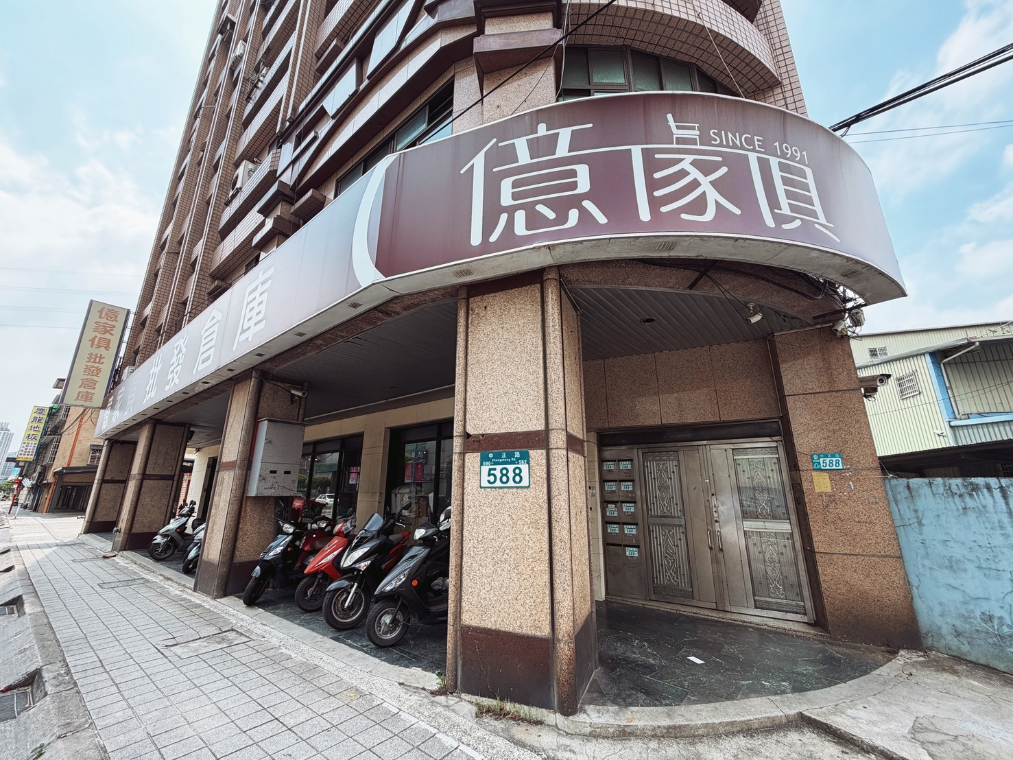 新北家具一站式採買推薦|億家具批發倉庫新莊店,搬新家、小宅家具預算聰明配置 - 第3張圖 新北家具一站式採買推薦|億家具批發倉庫新莊店,搬新家、小宅家具預算聰明配置