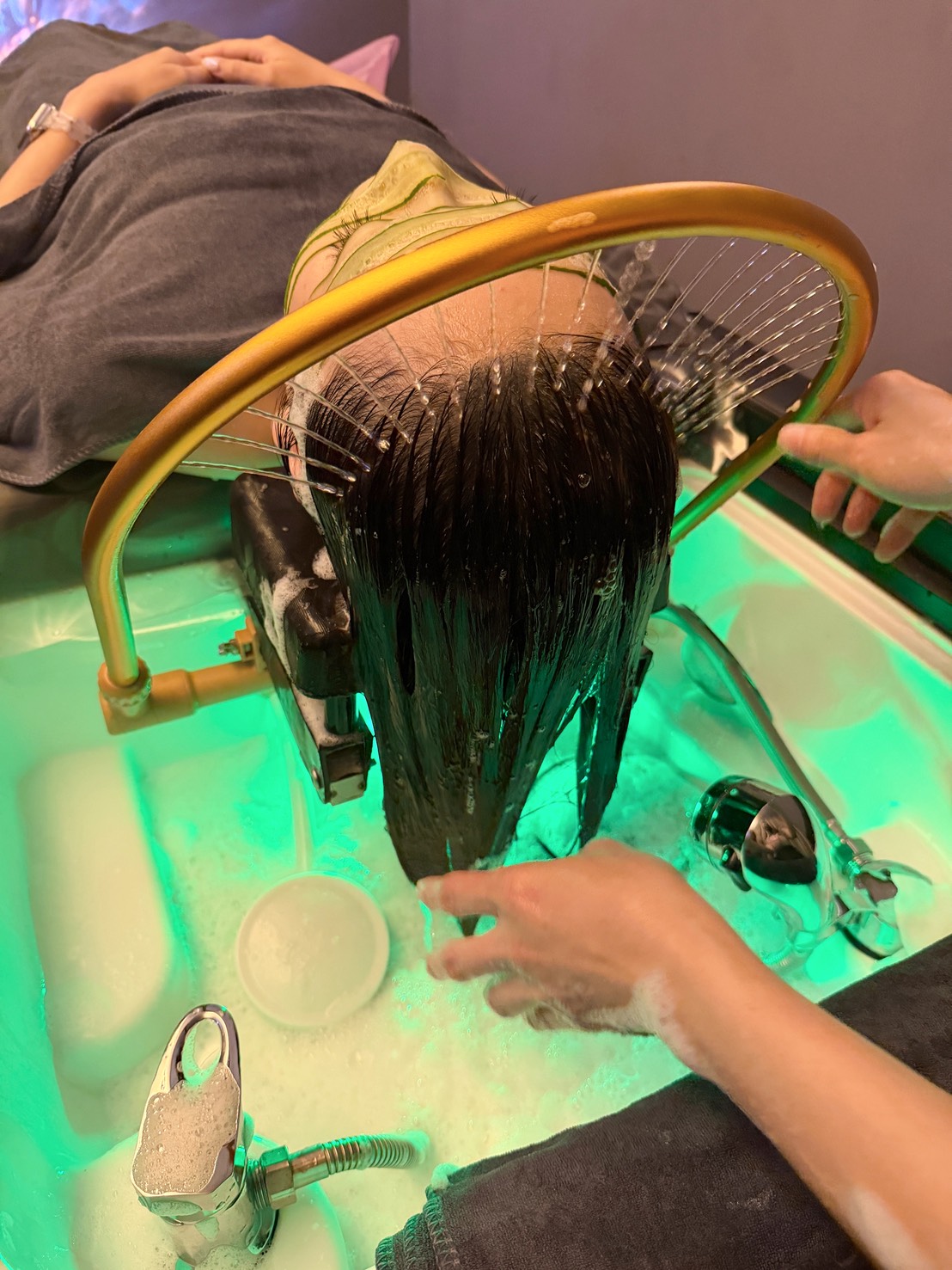 台中越式洗髮推薦｜KIRA HAIR SPA 豪華120分鐘越式洗頭體驗！現刨新鮮小黃瓜面膜，全店使用 Dyson 吹風機