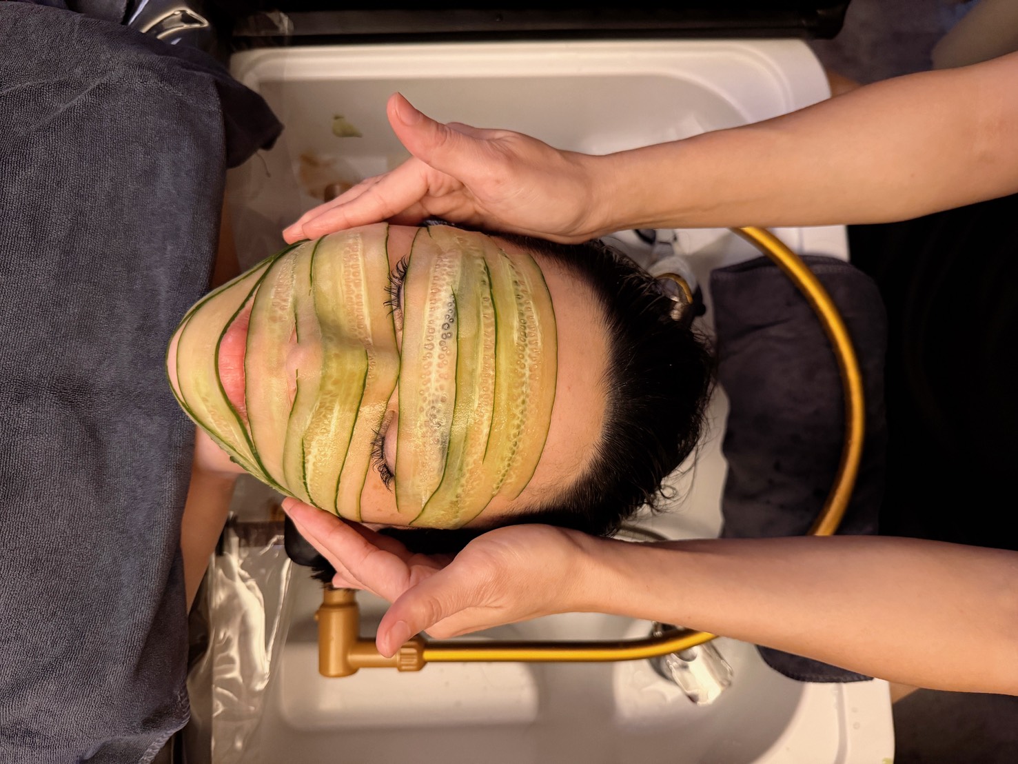 台中越式洗髮推薦｜KIRA HAIR SPA 豪華120分鐘越式洗頭體驗！現刨新鮮小黃瓜面膜，全店使用 Dyson 吹風機