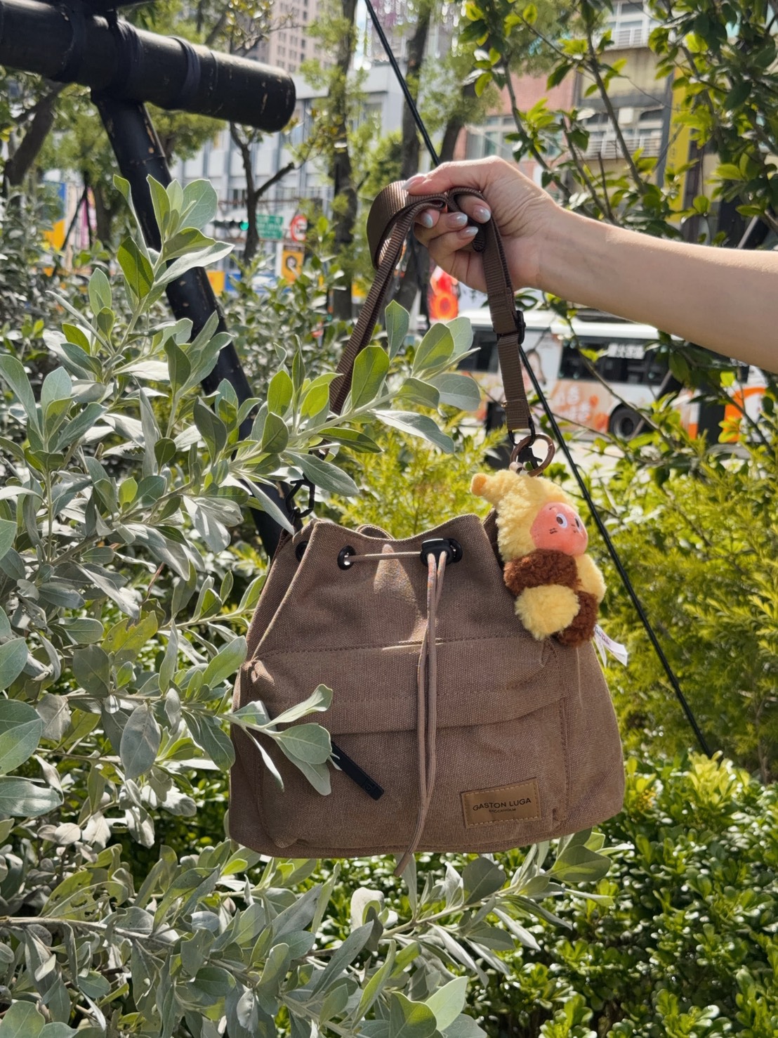 瑞典 GASTON LUGA 包包推薦|Spläsh Bucket Crossbody 復古棕,簡約又有細節的休閒斜背包 - 第2張圖 瑞典 GASTON LUGA 包包推薦|Spläsh Bucket Crossbody 復古棕,簡約又有細節的休閒斜背包